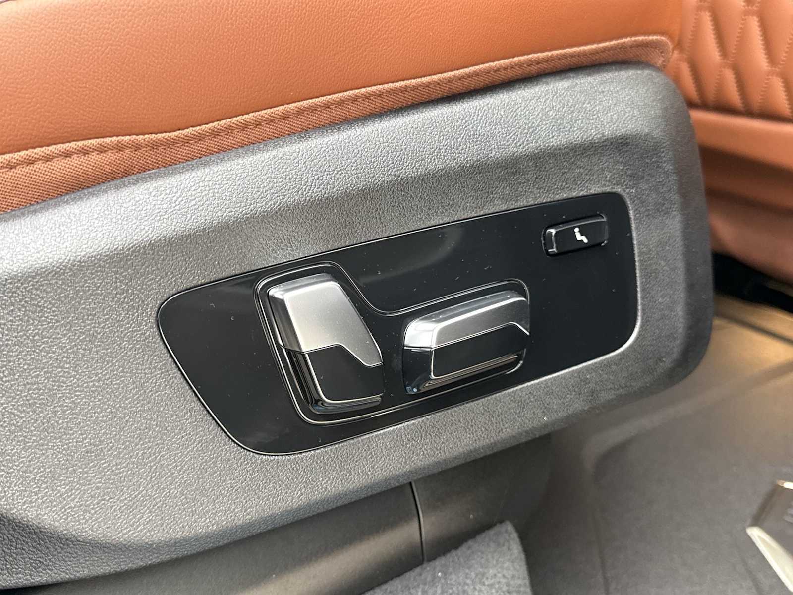 Thumbnail: 2026 BMW X7 - 42