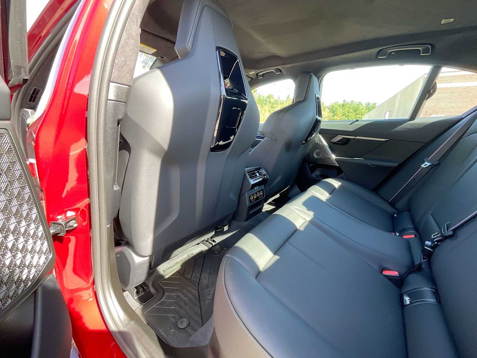 Thumbnail: 2025 BMW M5 - 19