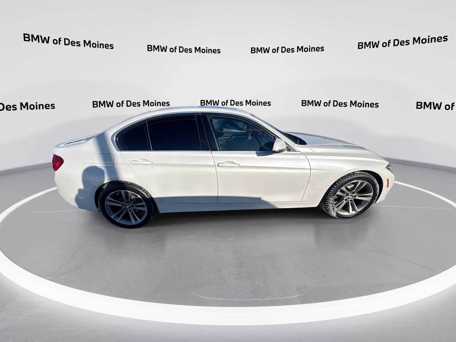 Thumbnail: 2017 BMW 3 Series - 9