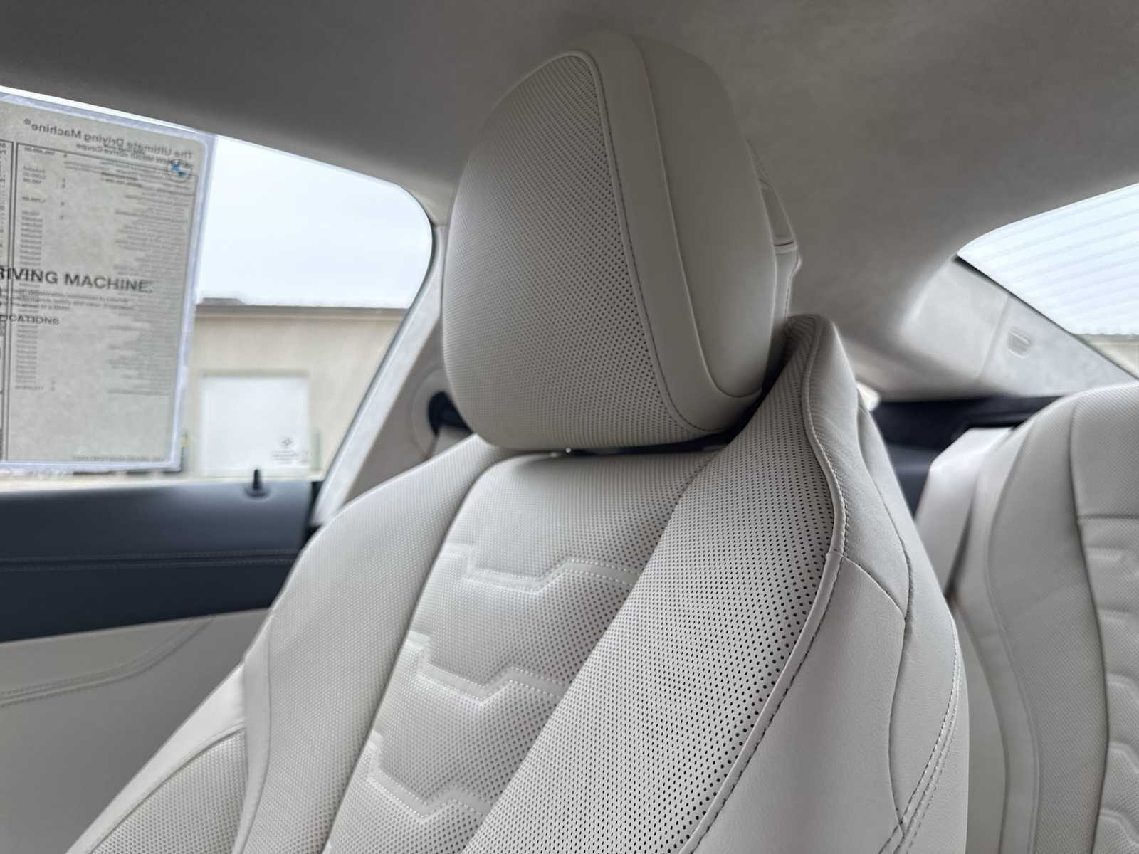 2026 BMW 8 Series M850i - Photo 36