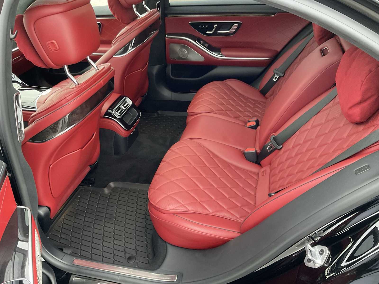 Thumbnail: 2023 Mercedes-Benz S-Class - 12