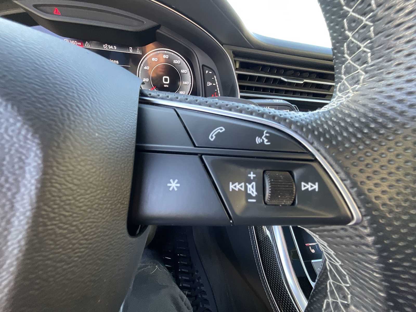 Thumbnail: 2021 Audi SQ7 - 24