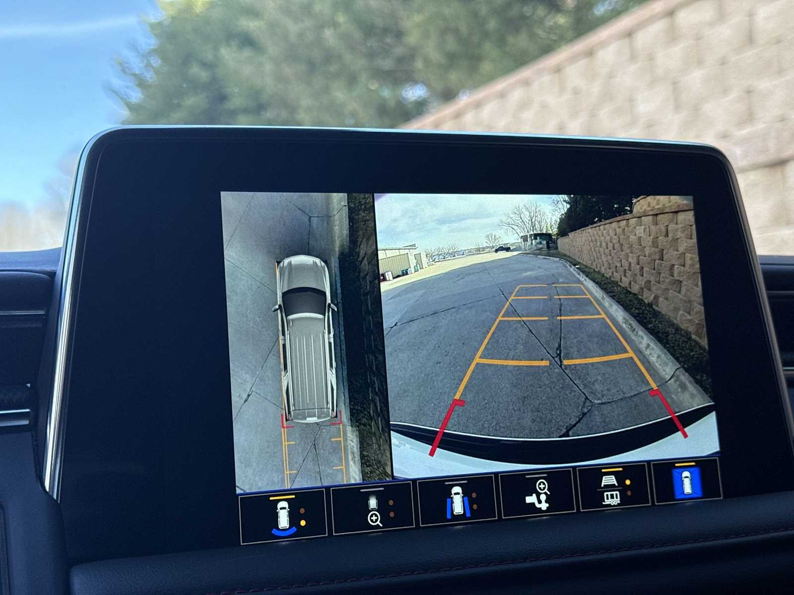 Thumbnail: 2022 Chevrolet Tahoe - 28