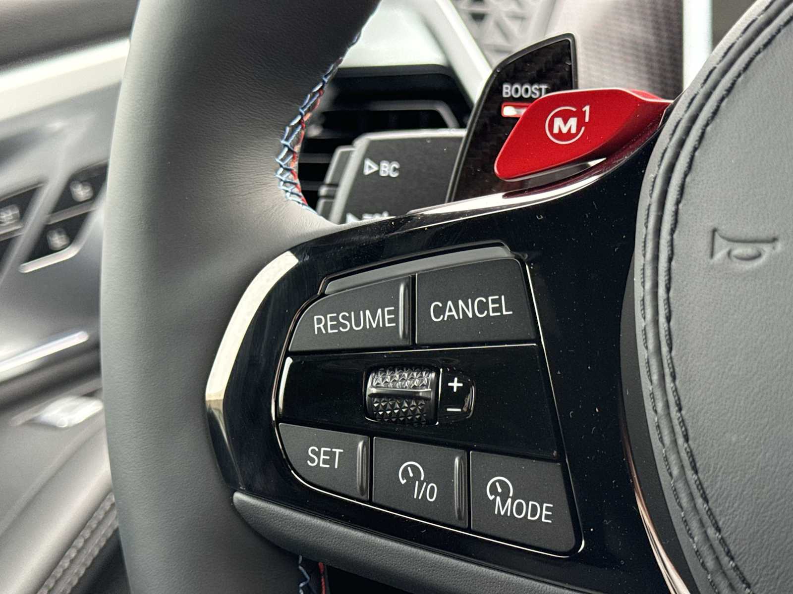 Thumbnail: 2026 BMW XM - 26