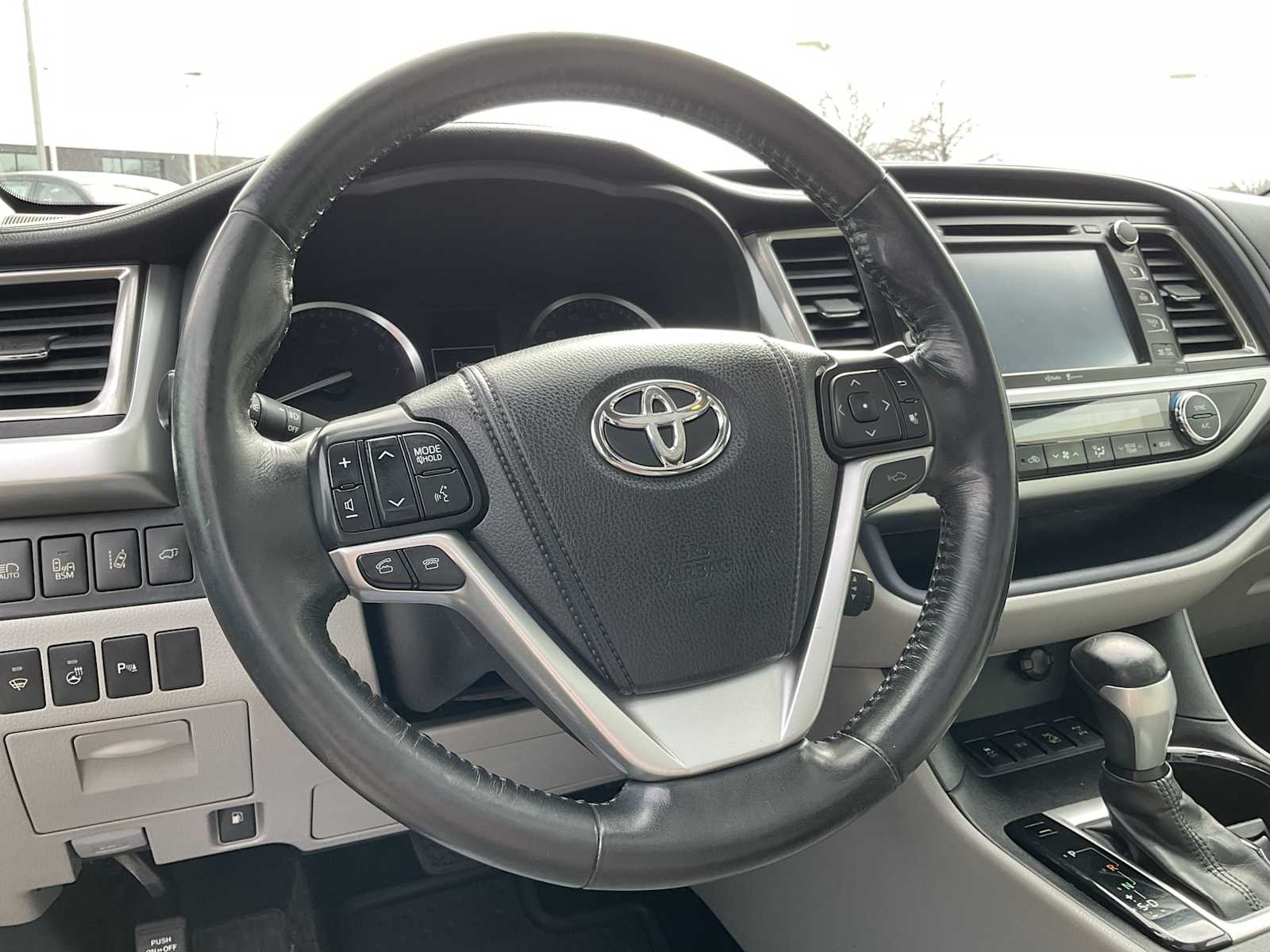 Thumbnail: 2014 Toyota Highlander - 25