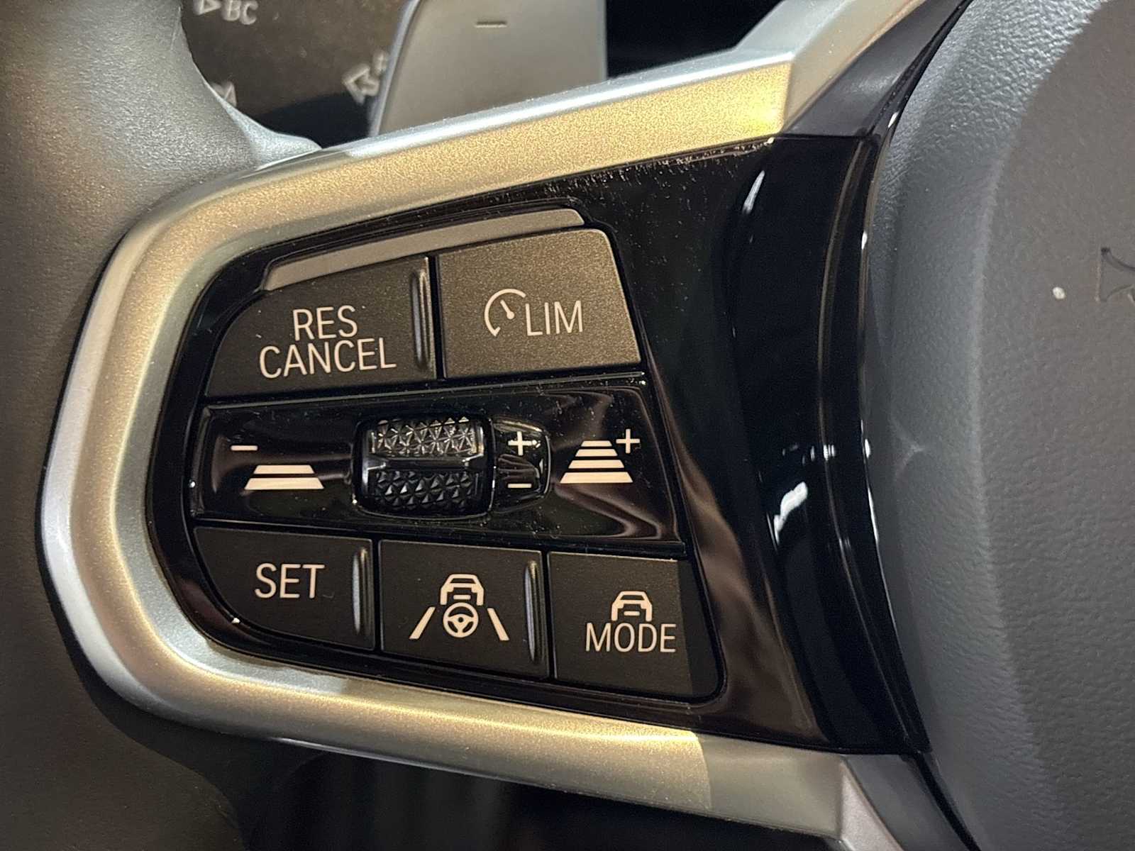 Thumbnail: 2025 BMW 3 Series - 21