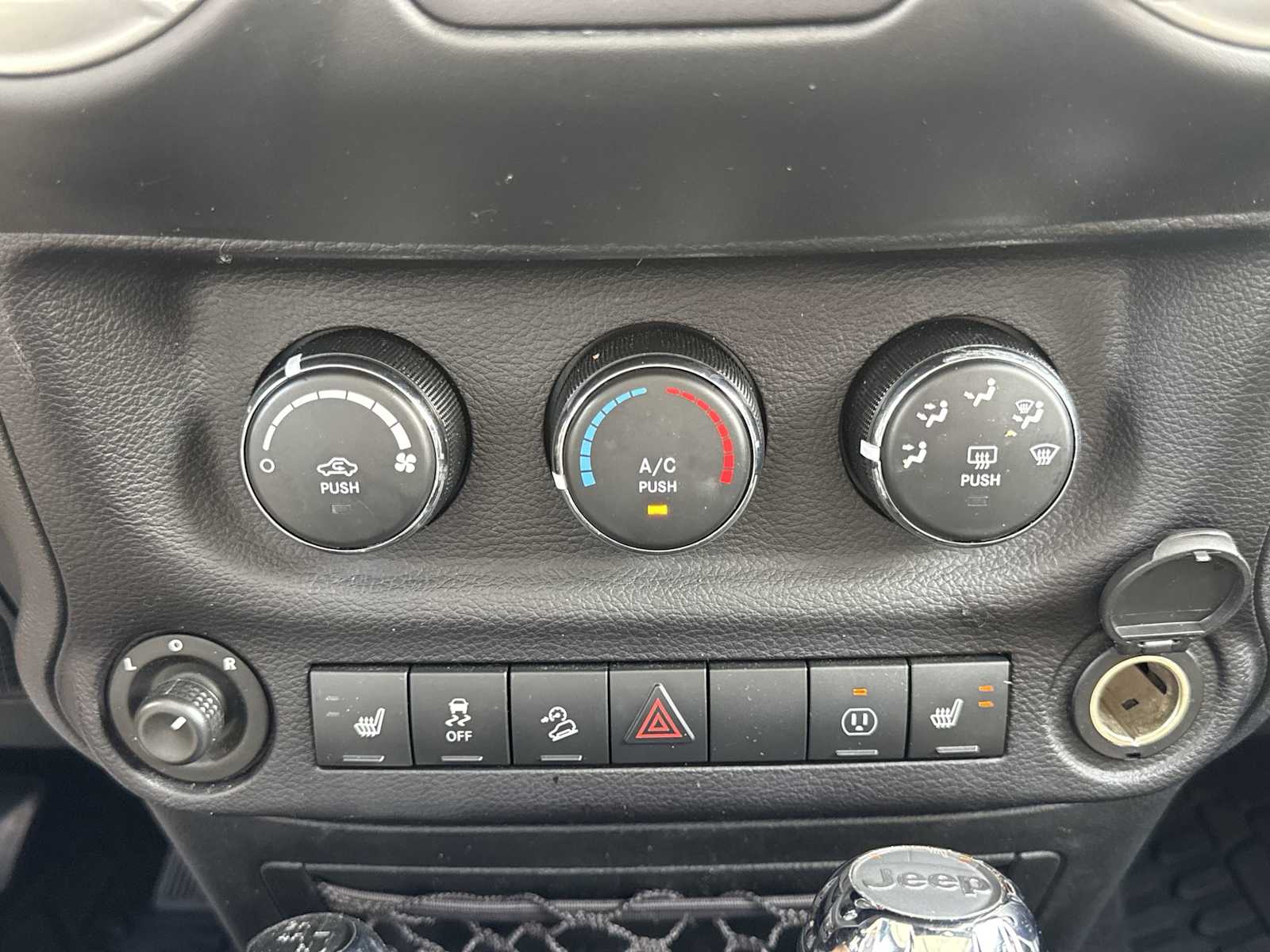 Thumbnail: 2016 Jeep Wrangler - 35