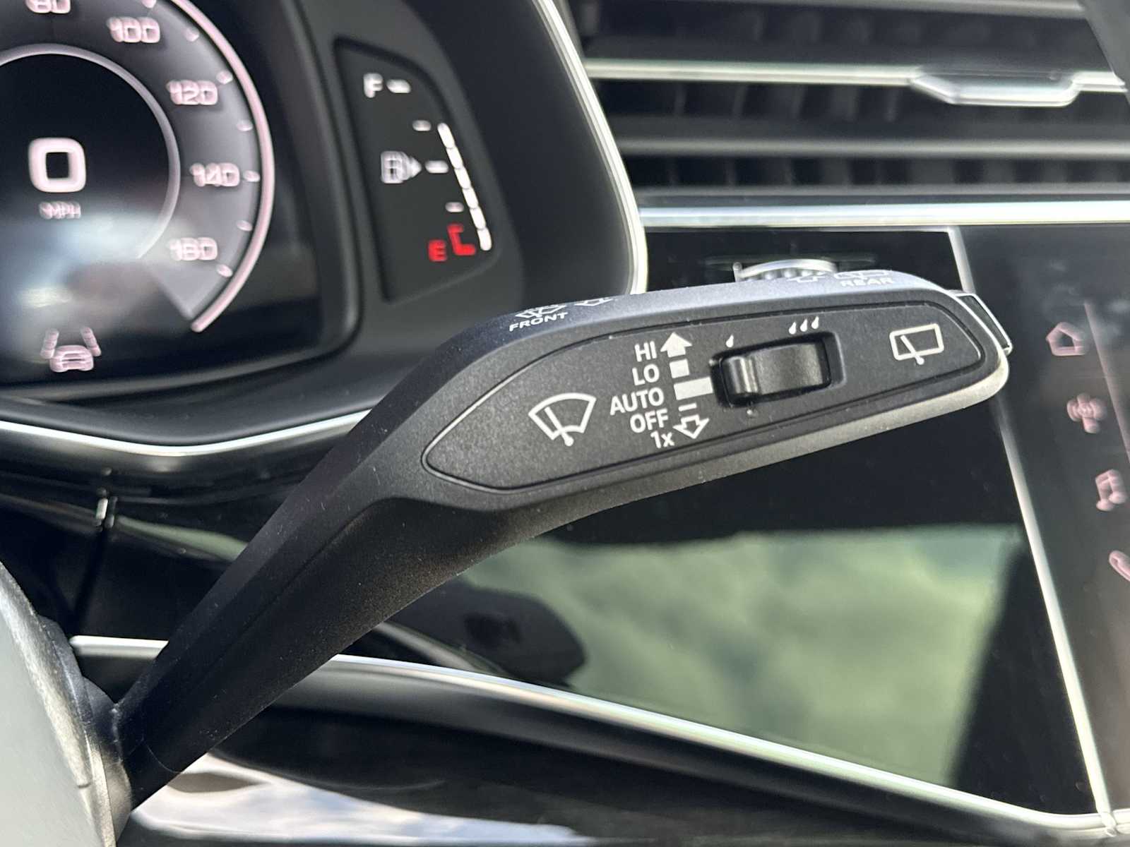 Thumbnail: 2022 Audi Q8 - 28