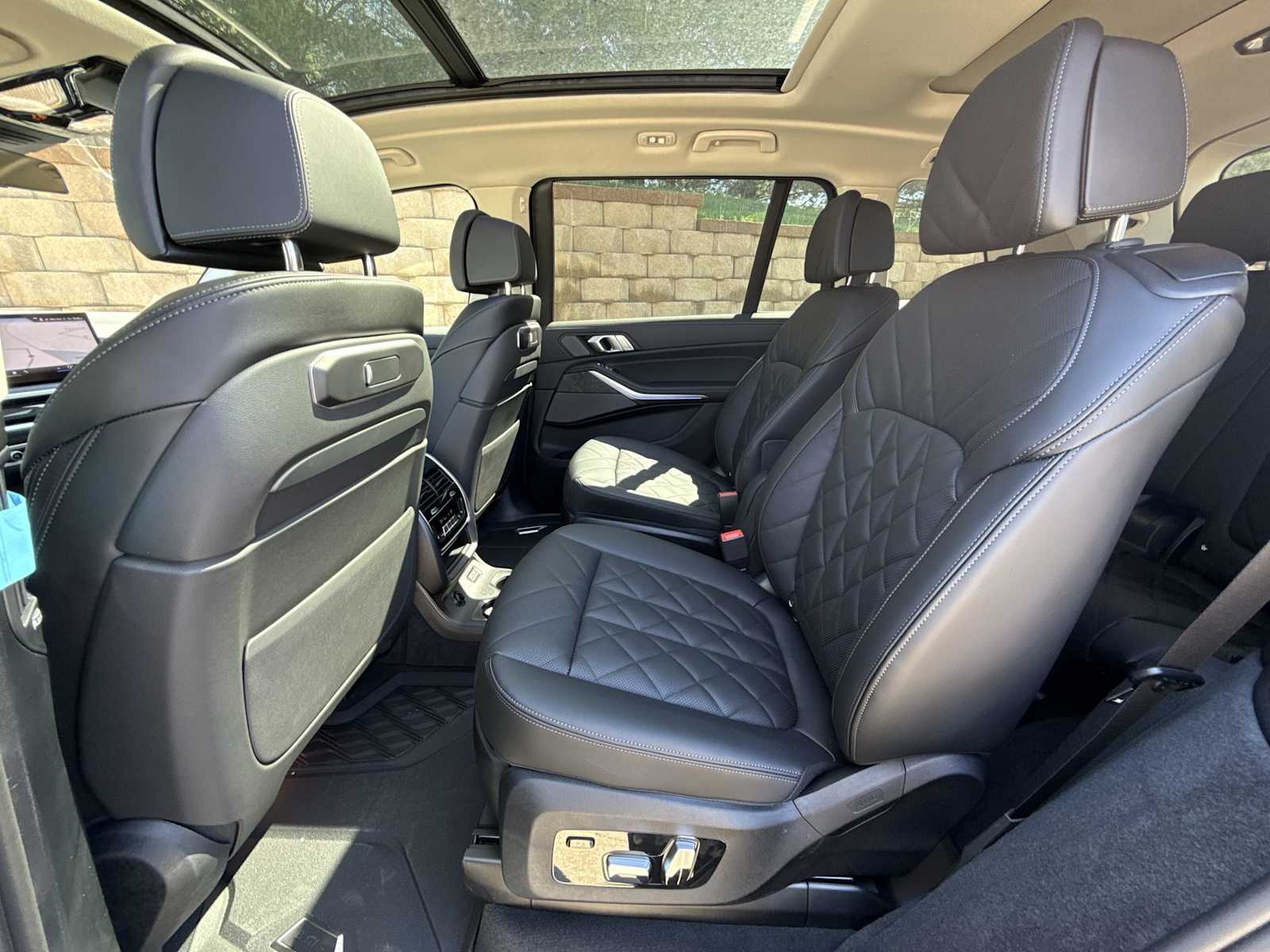 Thumbnail: 2026 BMW X7 - 21
