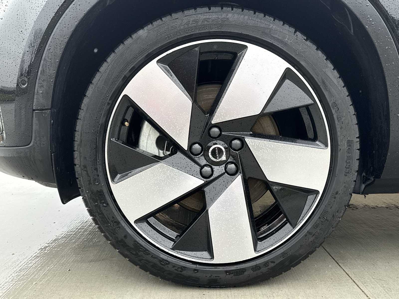 Thumbnail: 2023 Volvo XC40 - 14