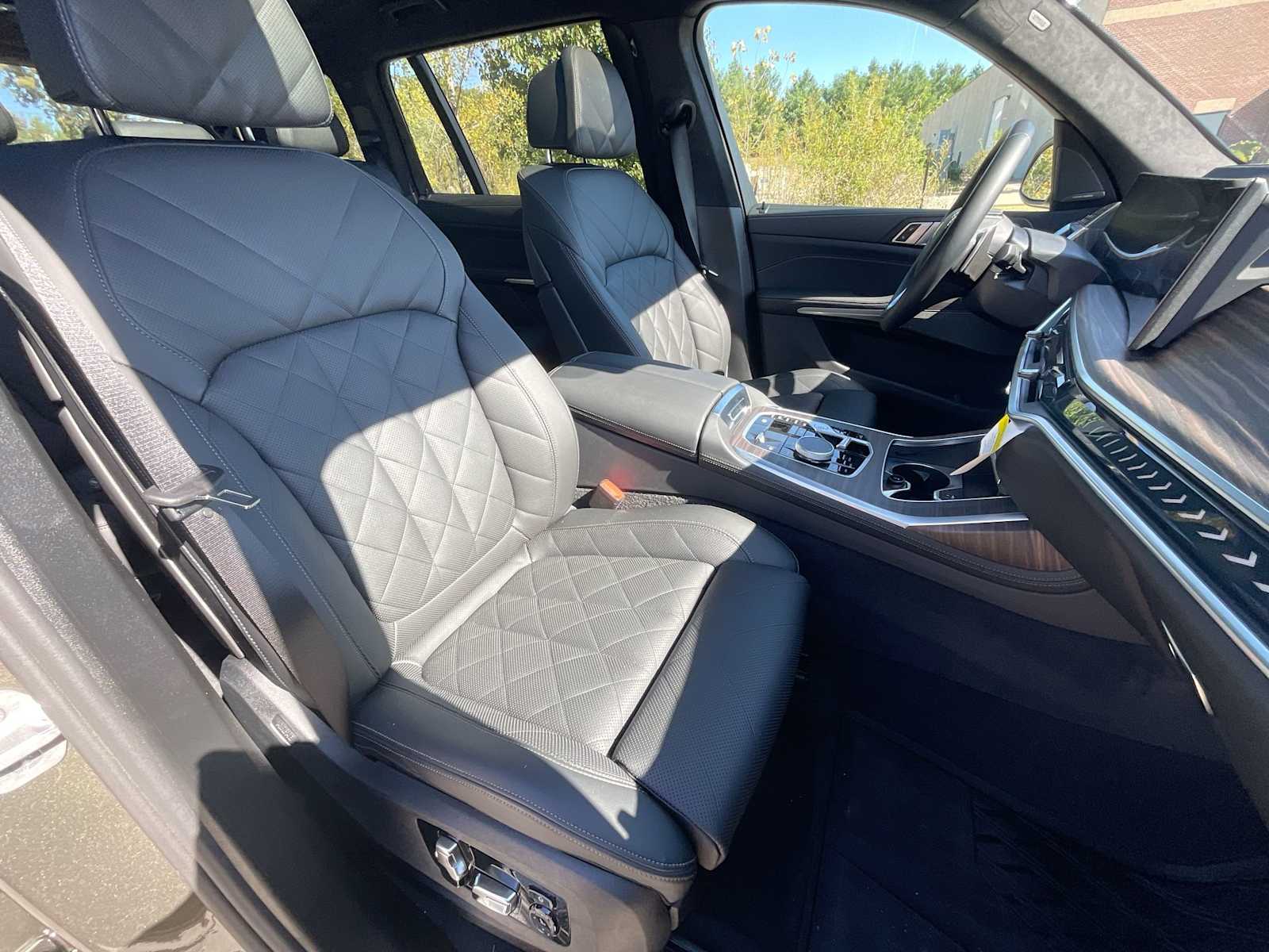 Thumbnail: 2025 BMW X7 - 24