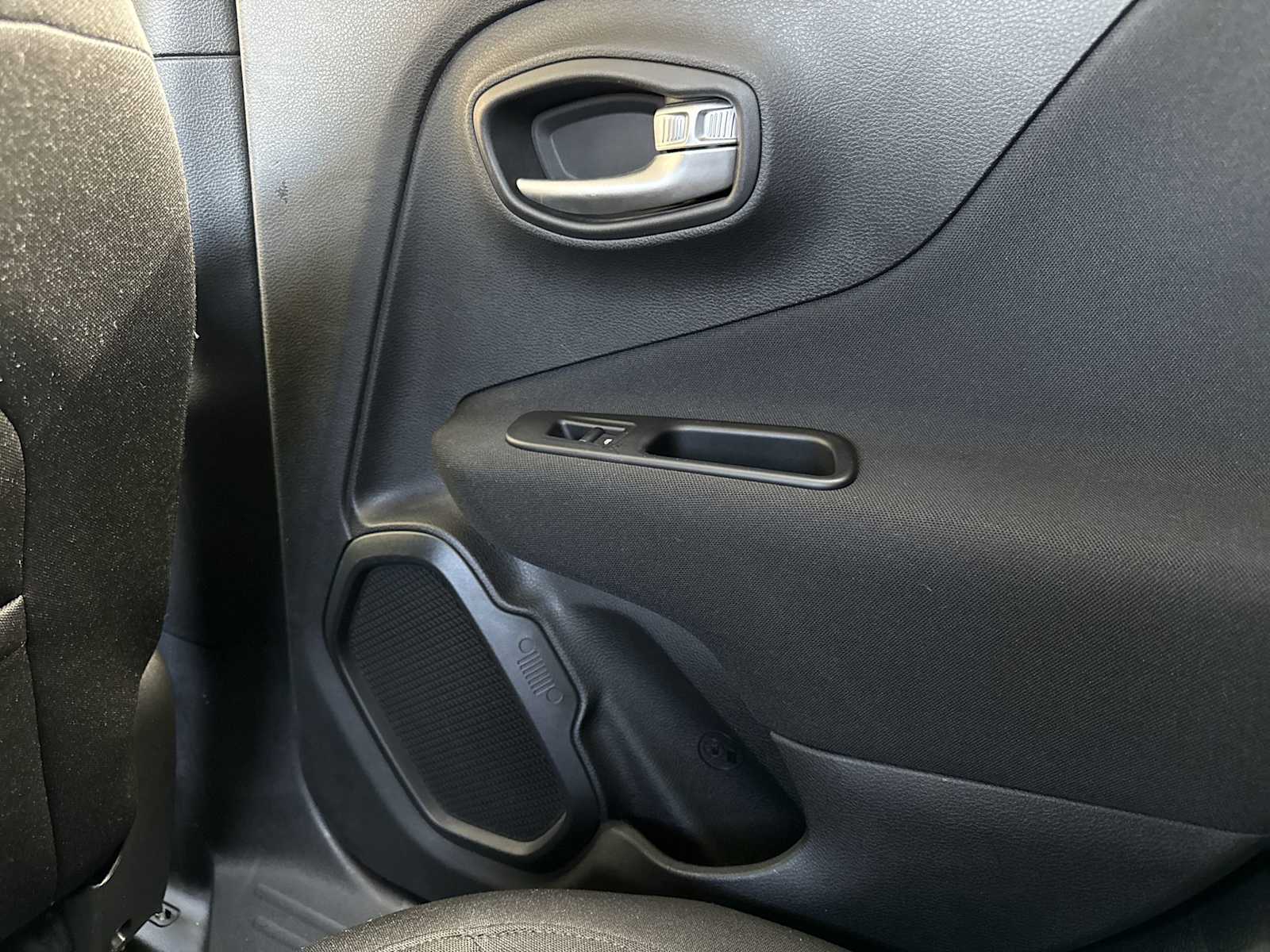 Thumbnail: 2019 Jeep Renegade - 39