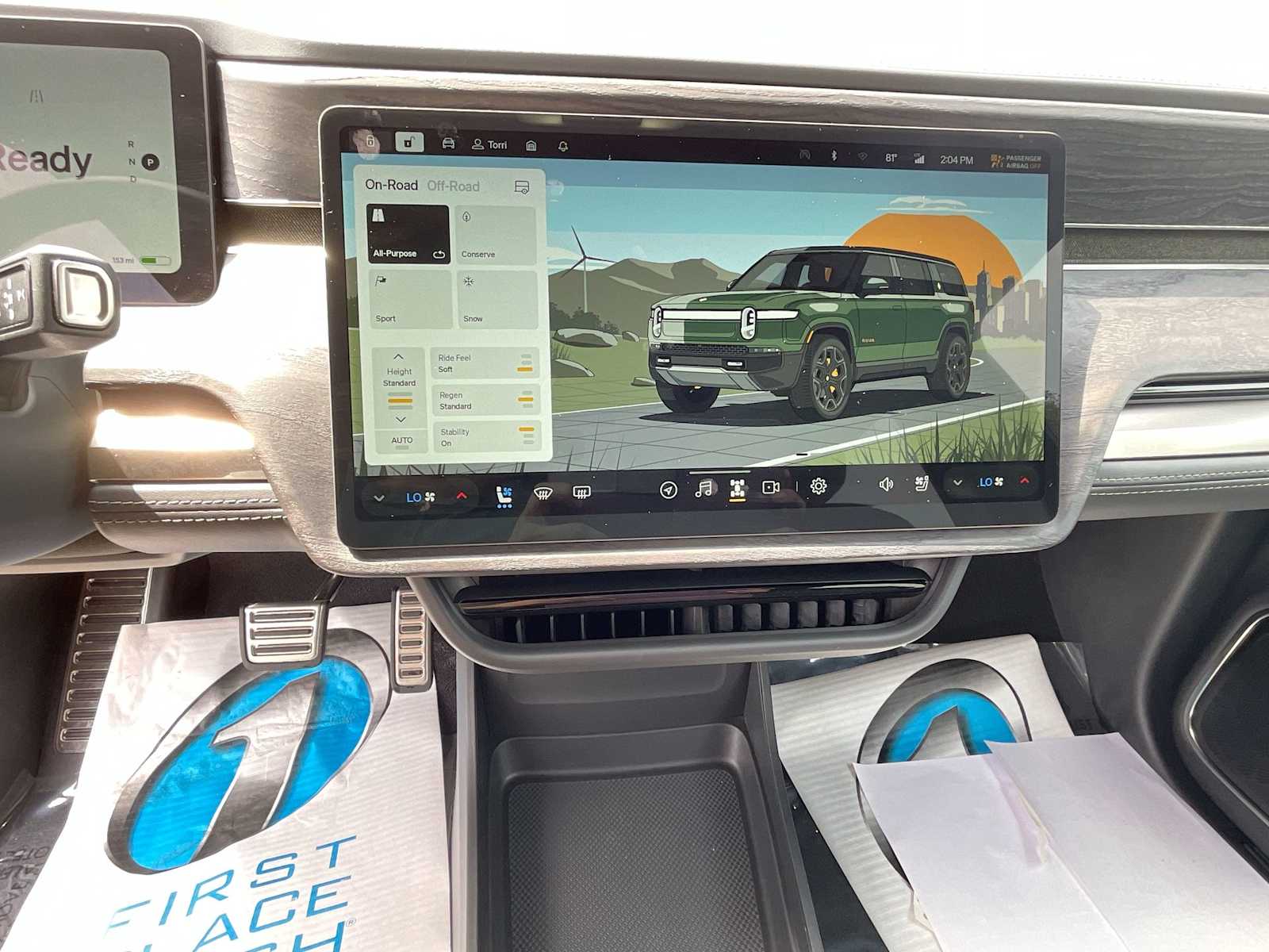 Thumbnail: 2023 Rivian R1S - 30