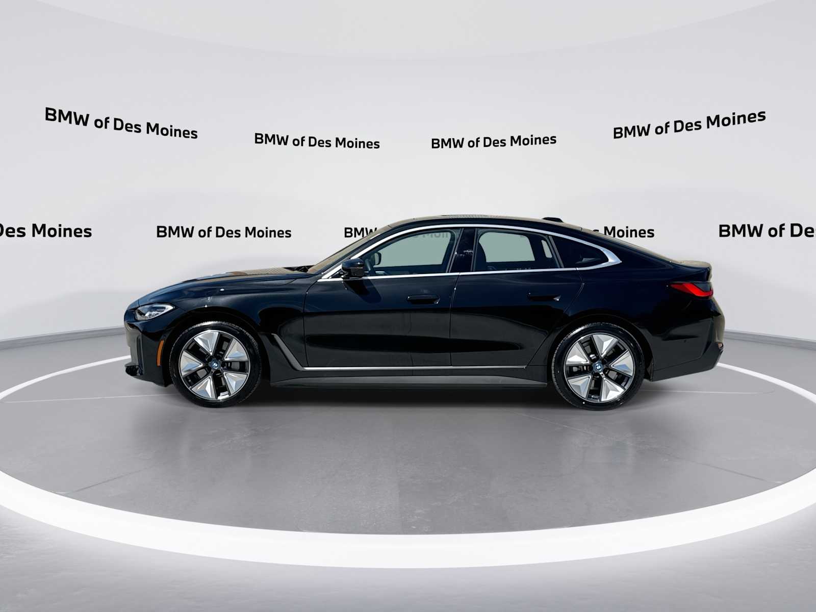 Thumbnail: 2023 BMW i4 - 5