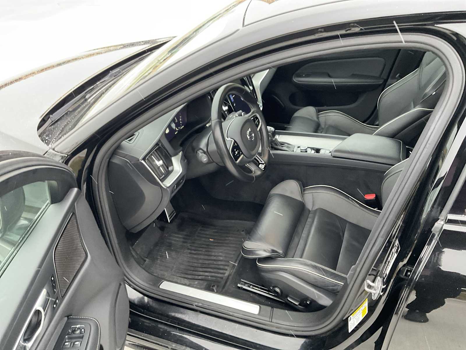 Thumbnail: 2020 Volvo S60 - 10