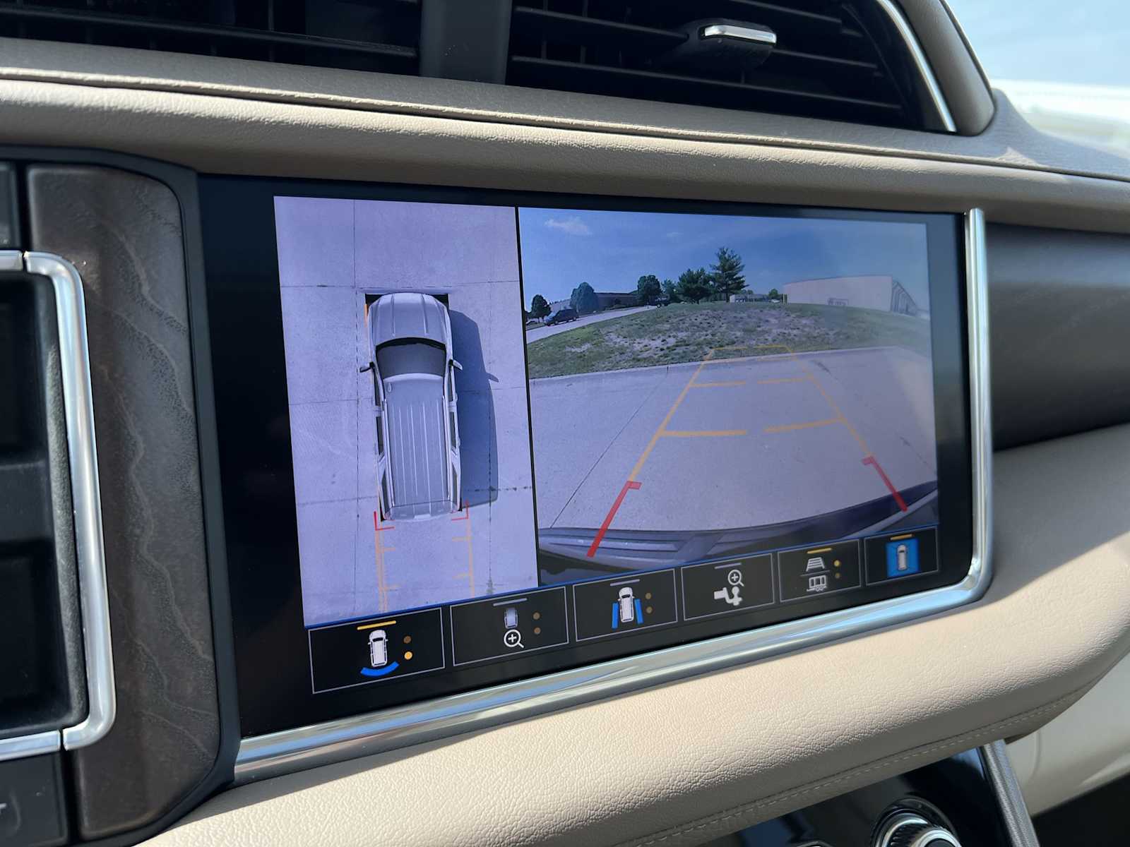 2021 GMC Yukon Denali 29