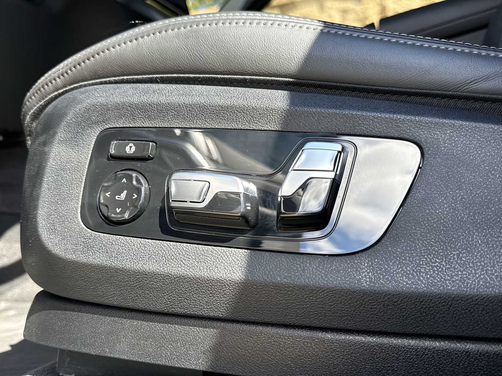 Thumbnail: 2025 BMW X6 - 18