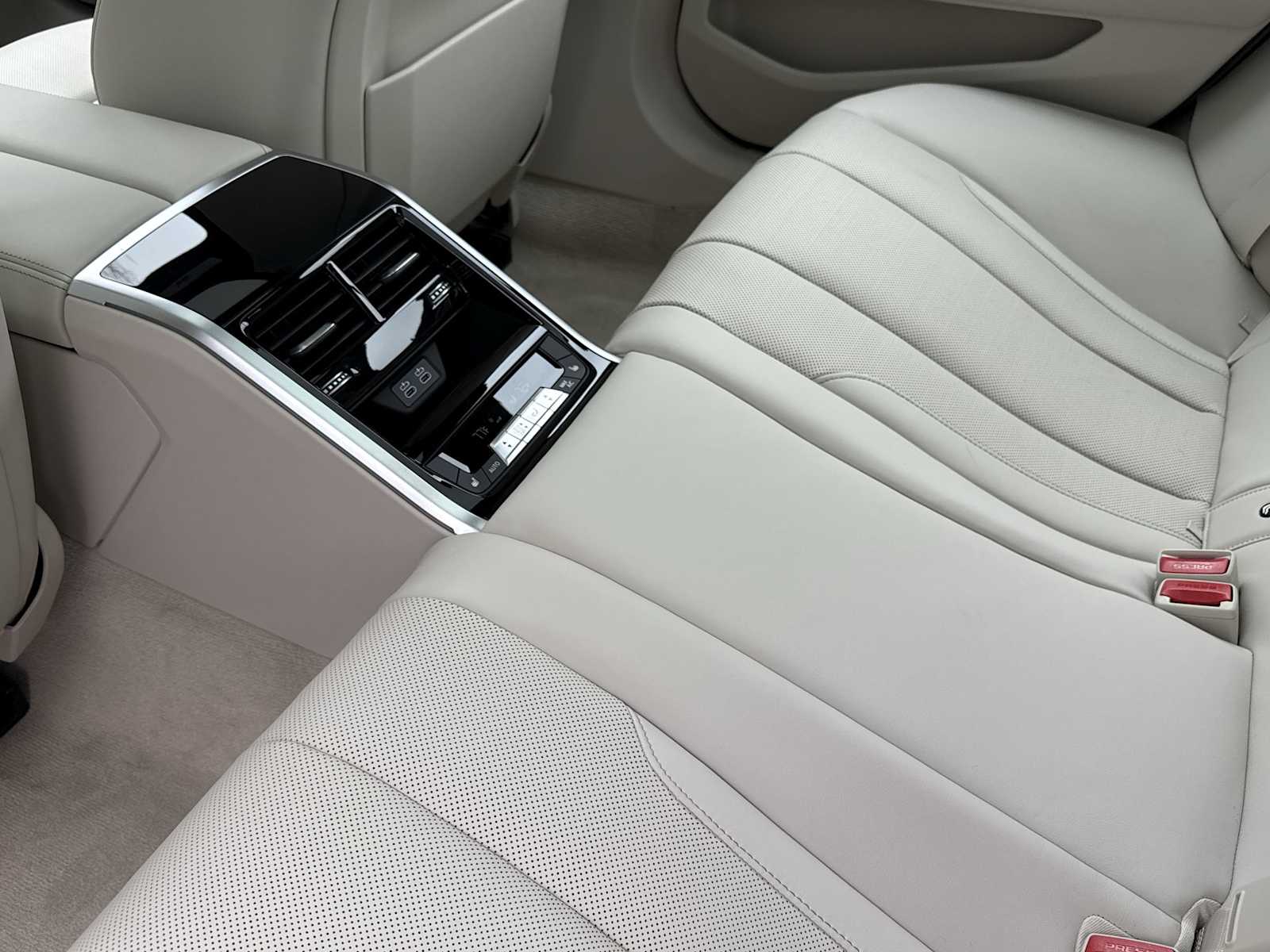 2026 BMW 8 Series 840i - Photo 42