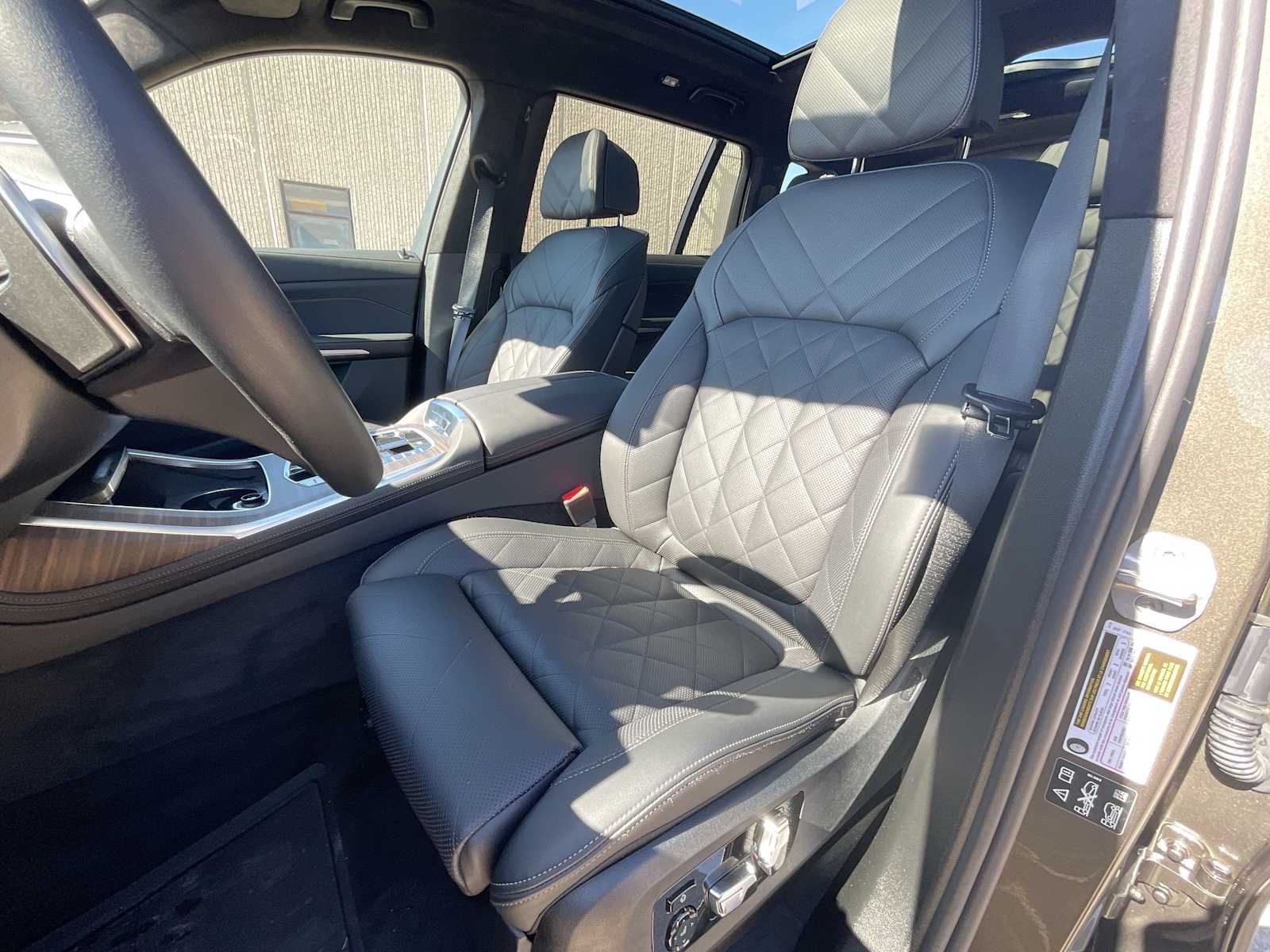 Thumbnail: 2025 BMW X7 - 17