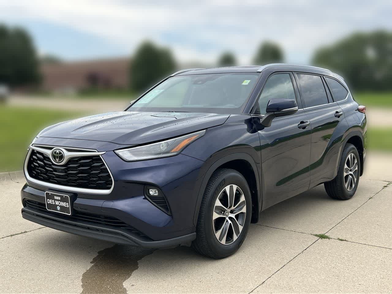 2021 Toyota Highlander XLE -
                Urbandale, IA