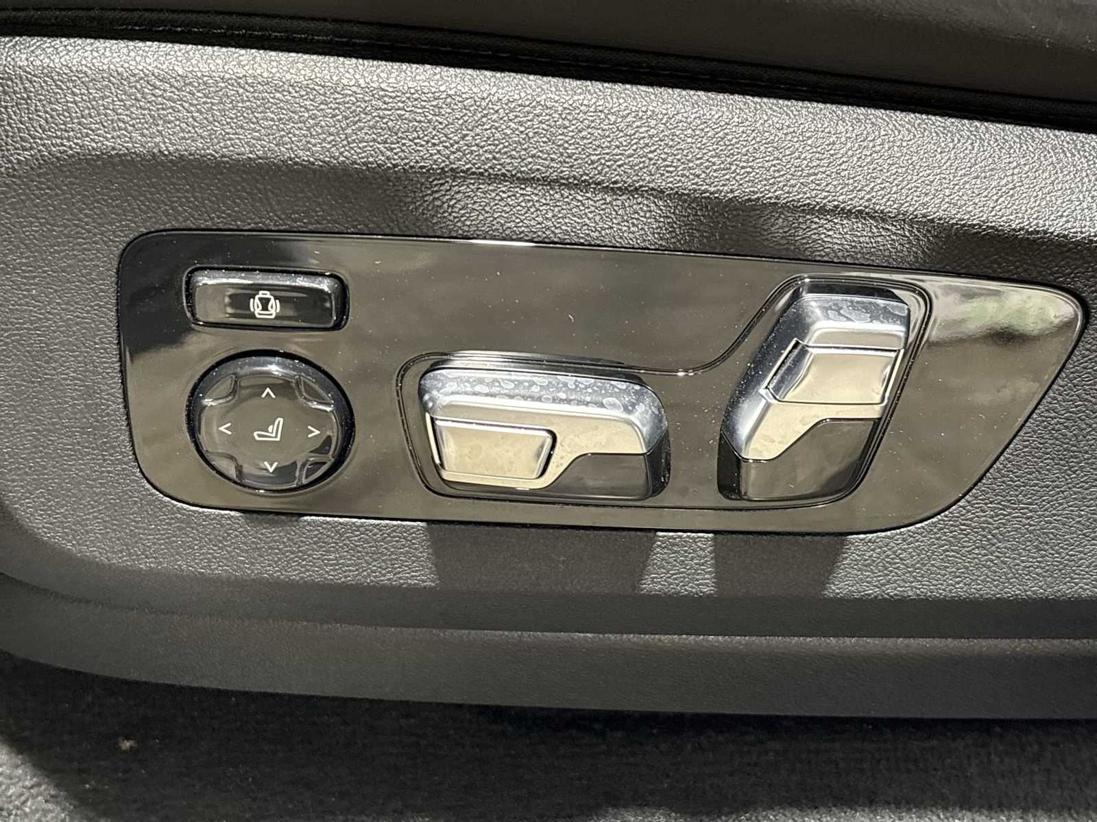 Thumbnail: 2023 BMW X7 - 18