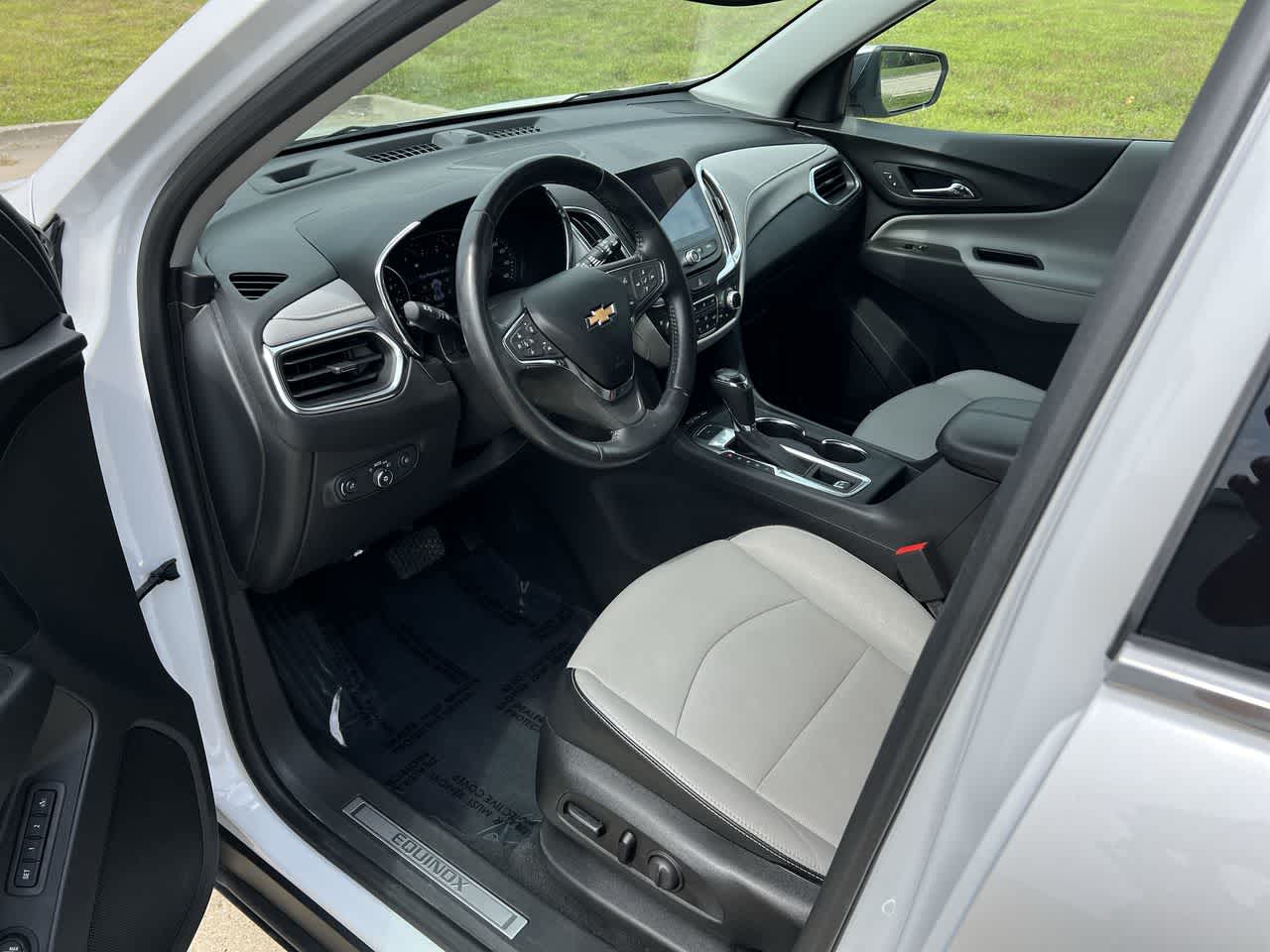 Used 2021 Chevrolet Equinox Premier with VIN 3GNAXXEV9MS105963 for sale in Urbandale, IA