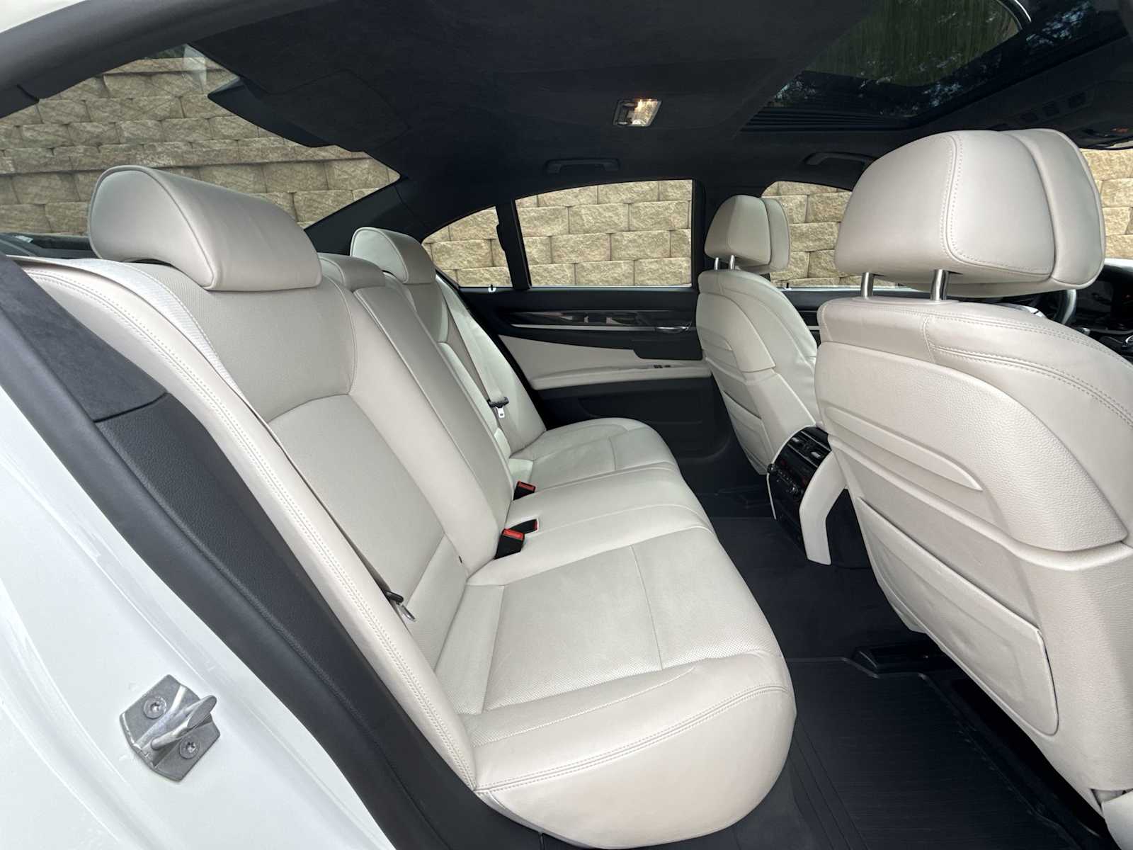 Thumbnail: 2015 BMW 7 Series - 22