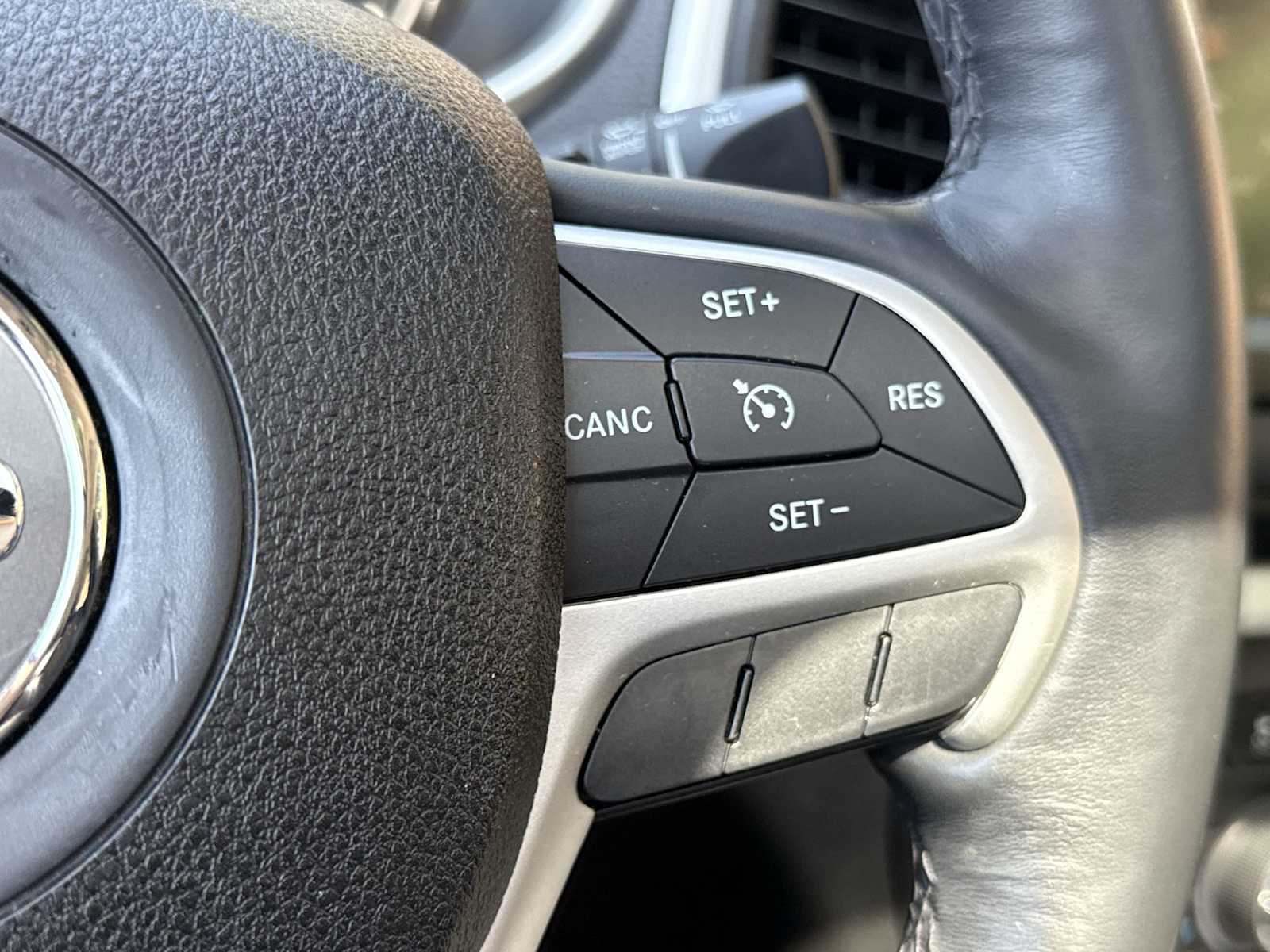 Thumbnail: 2016 Jeep Cherokee - 27
