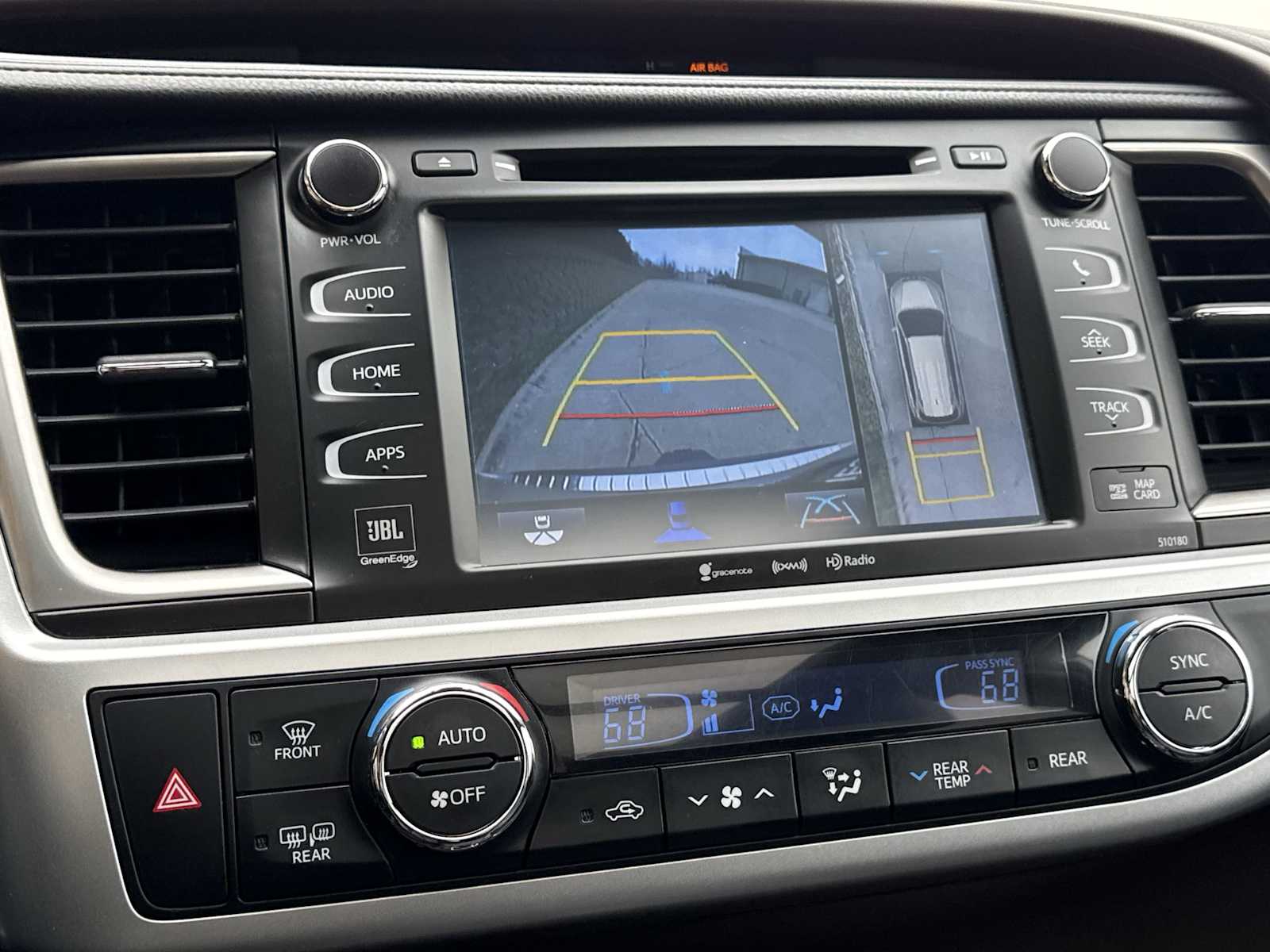 Thumbnail: 2018 Toyota Highlander - 32