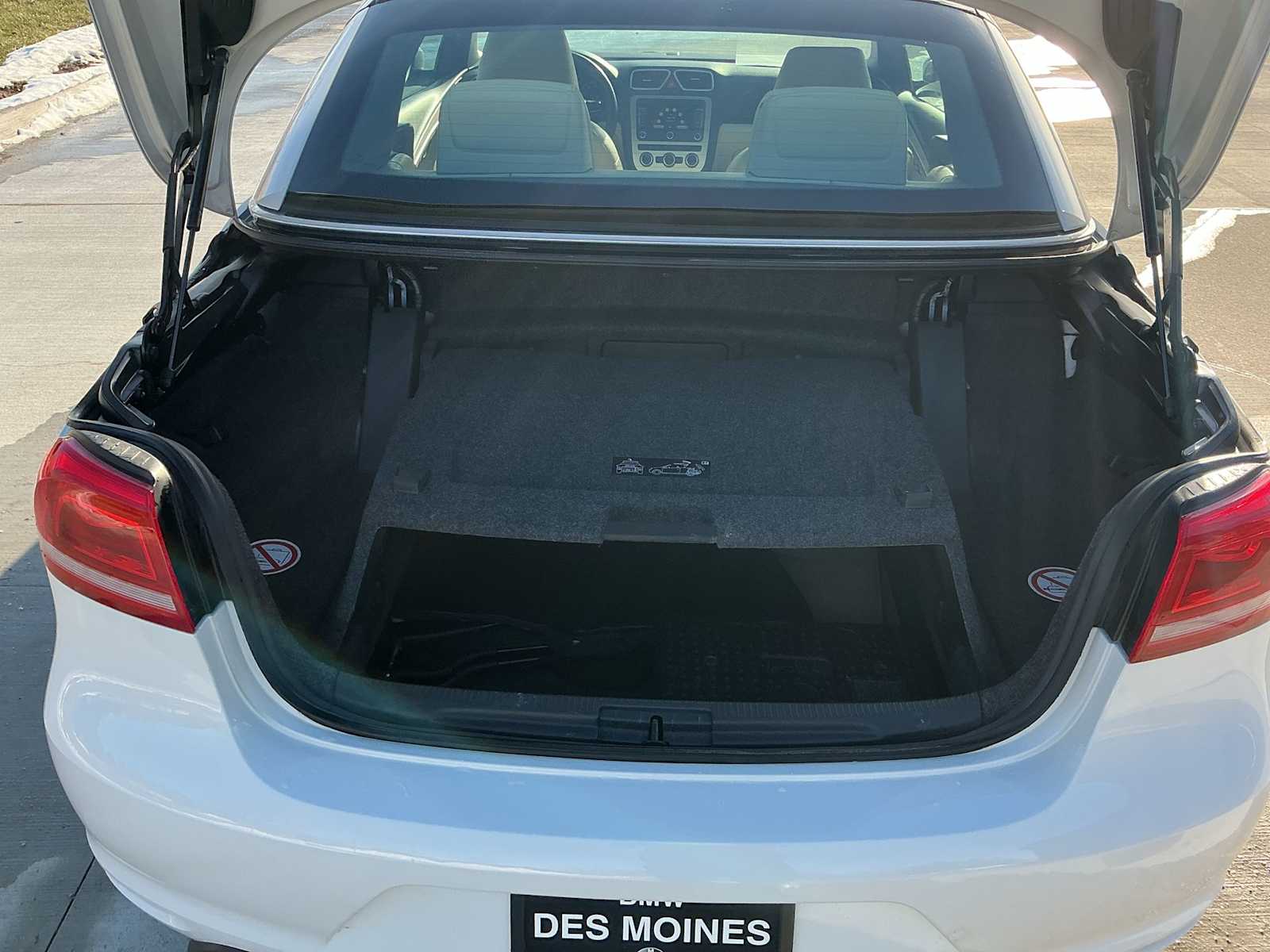 Thumbnail: 2014 Volkswagen Eos - 24