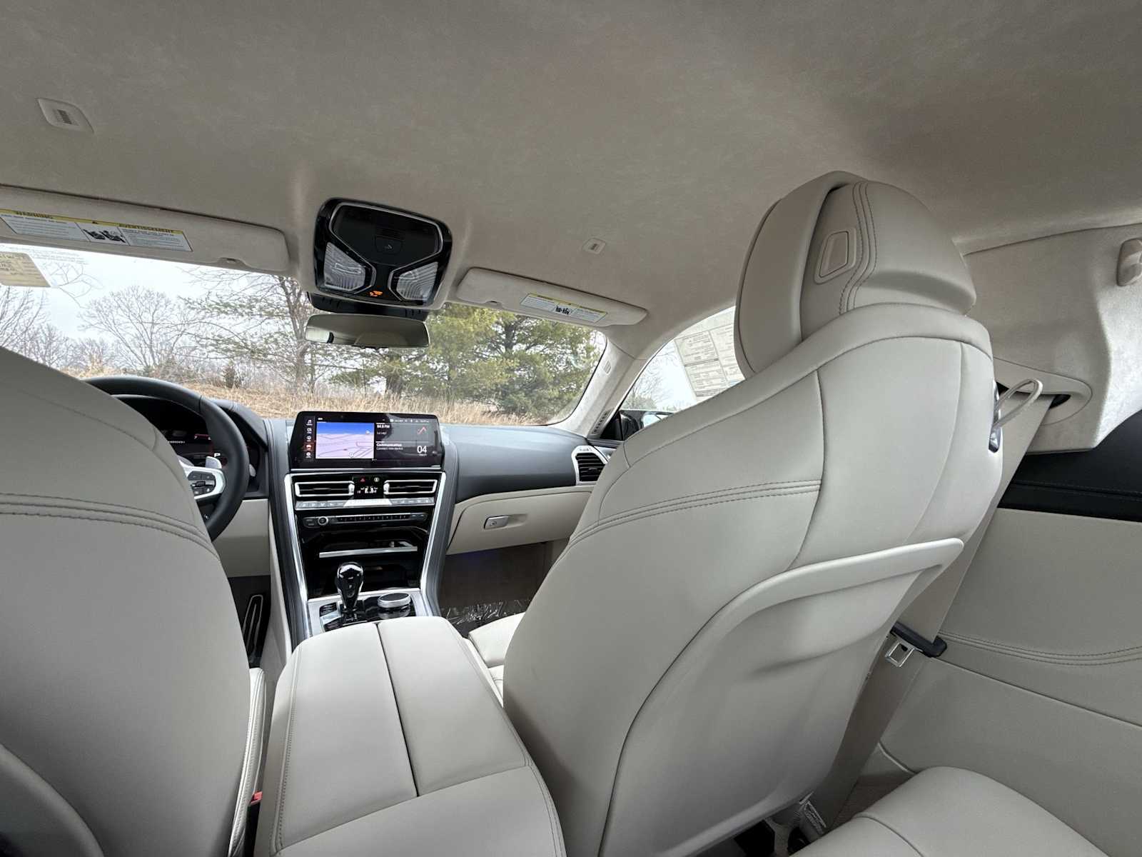 2026 BMW 8 Series M850i - Photo 17