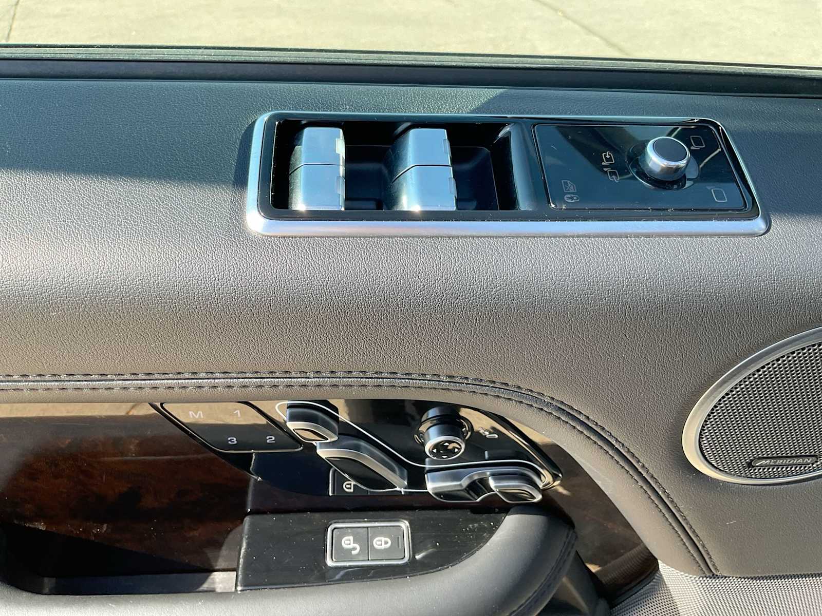 Thumbnail: 2019 Land Rover Range Rover - 18