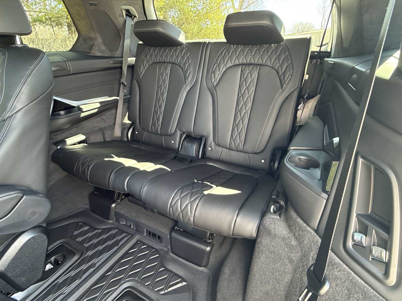 Thumbnail: 2026 BMW X7 - 41