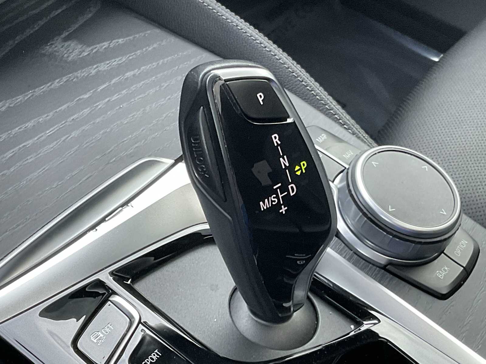 Thumbnail: 2022 BMW 5 Series - 34