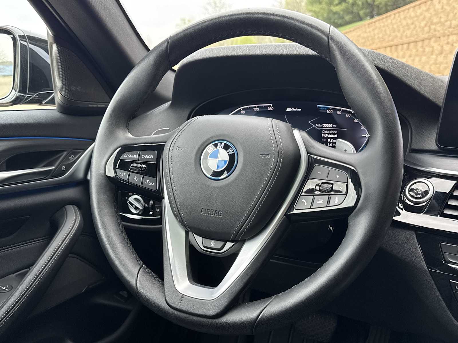Thumbnail: 2023 BMW 5 Series - 25
