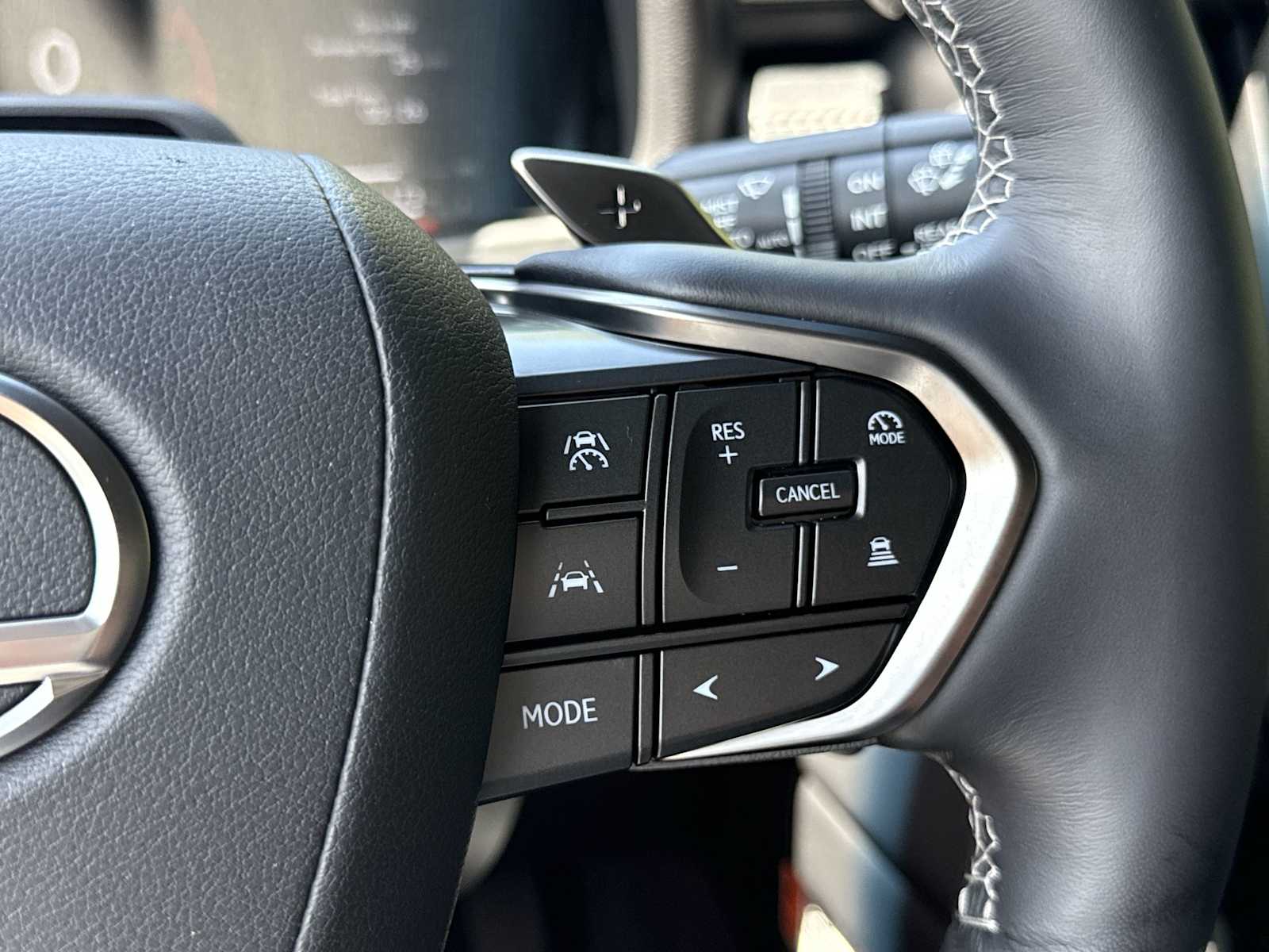 Thumbnail: 2025 Lexus ES - 26