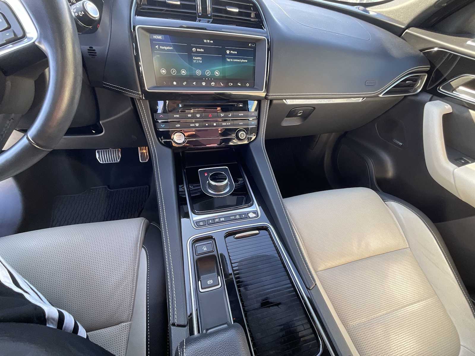 Thumbnail: 2018 Jaguar F-Pace - 27