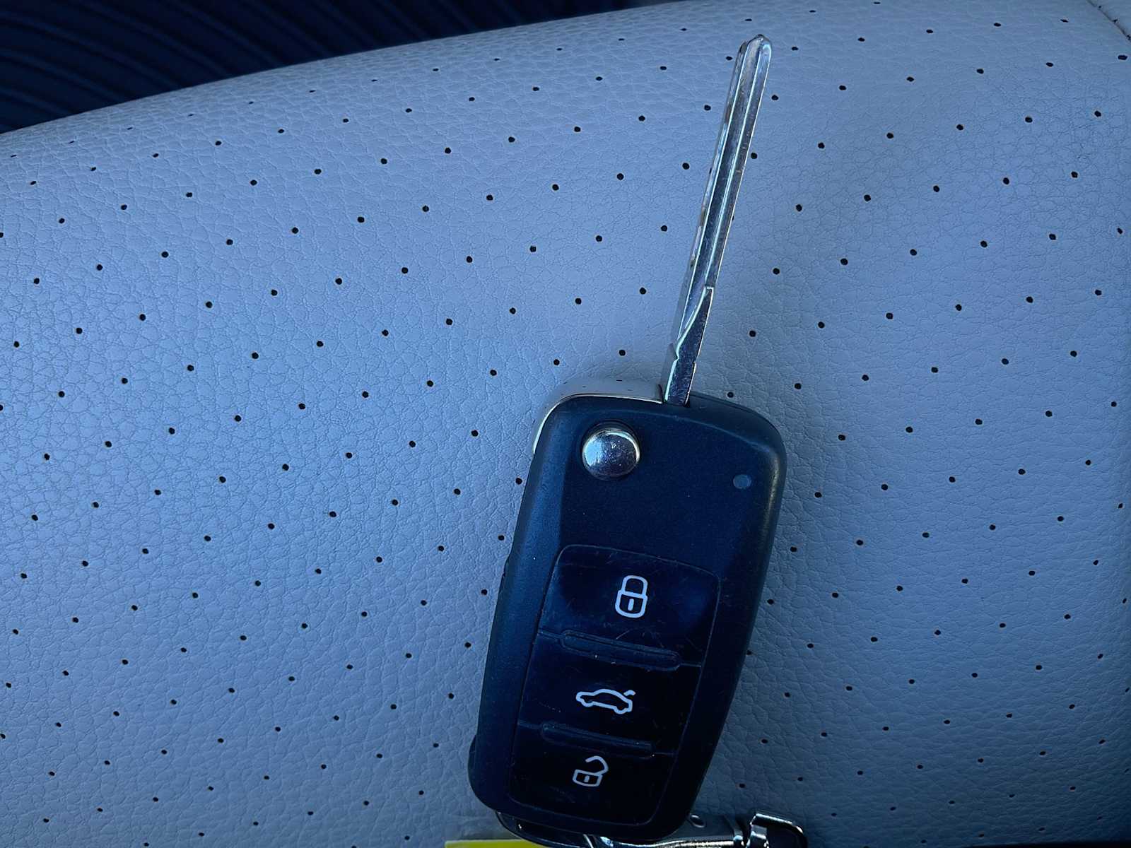 Thumbnail: 2014 Volkswagen Eos - 38