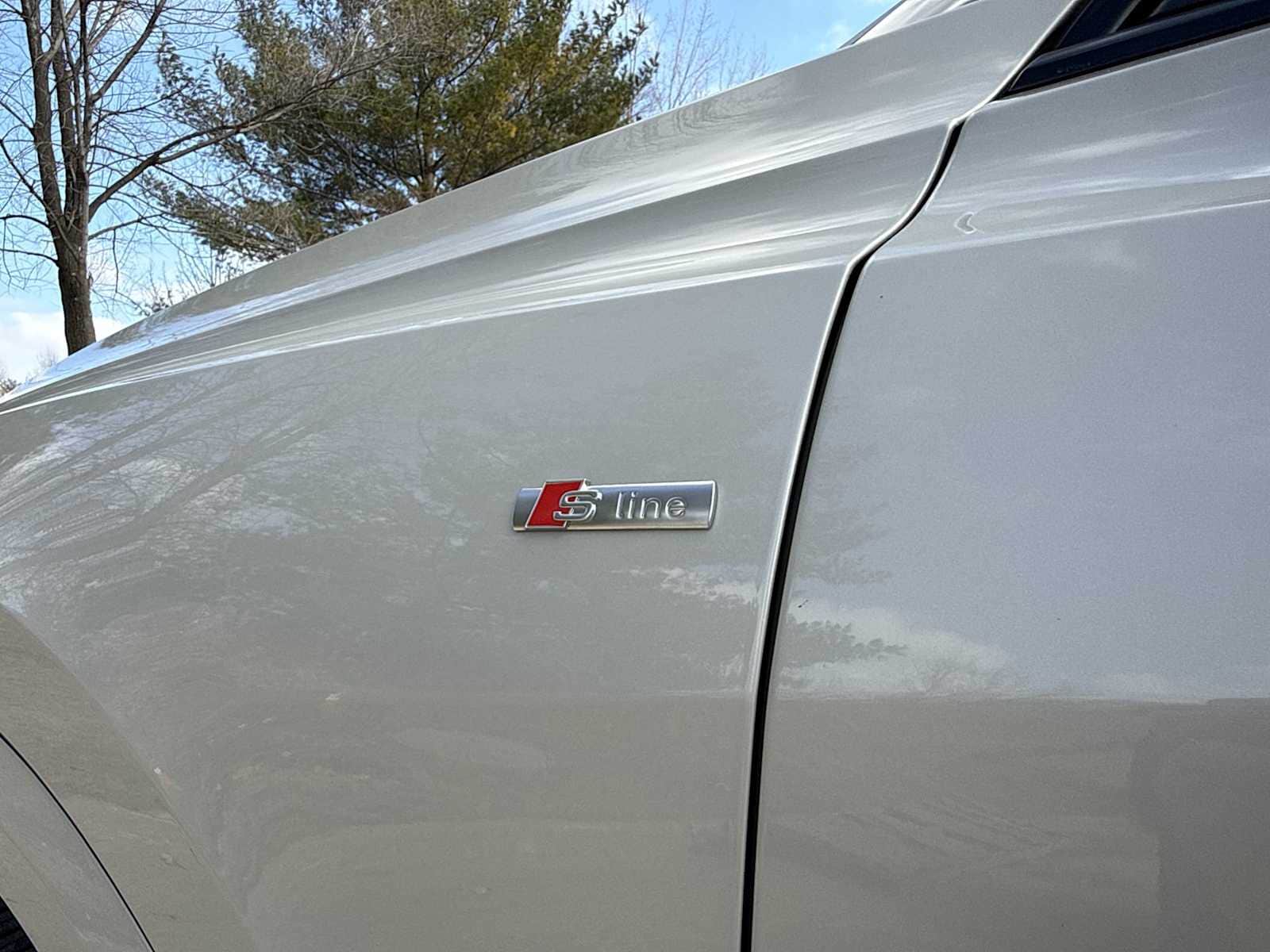 Thumbnail: 2022 Audi Q8 - 43