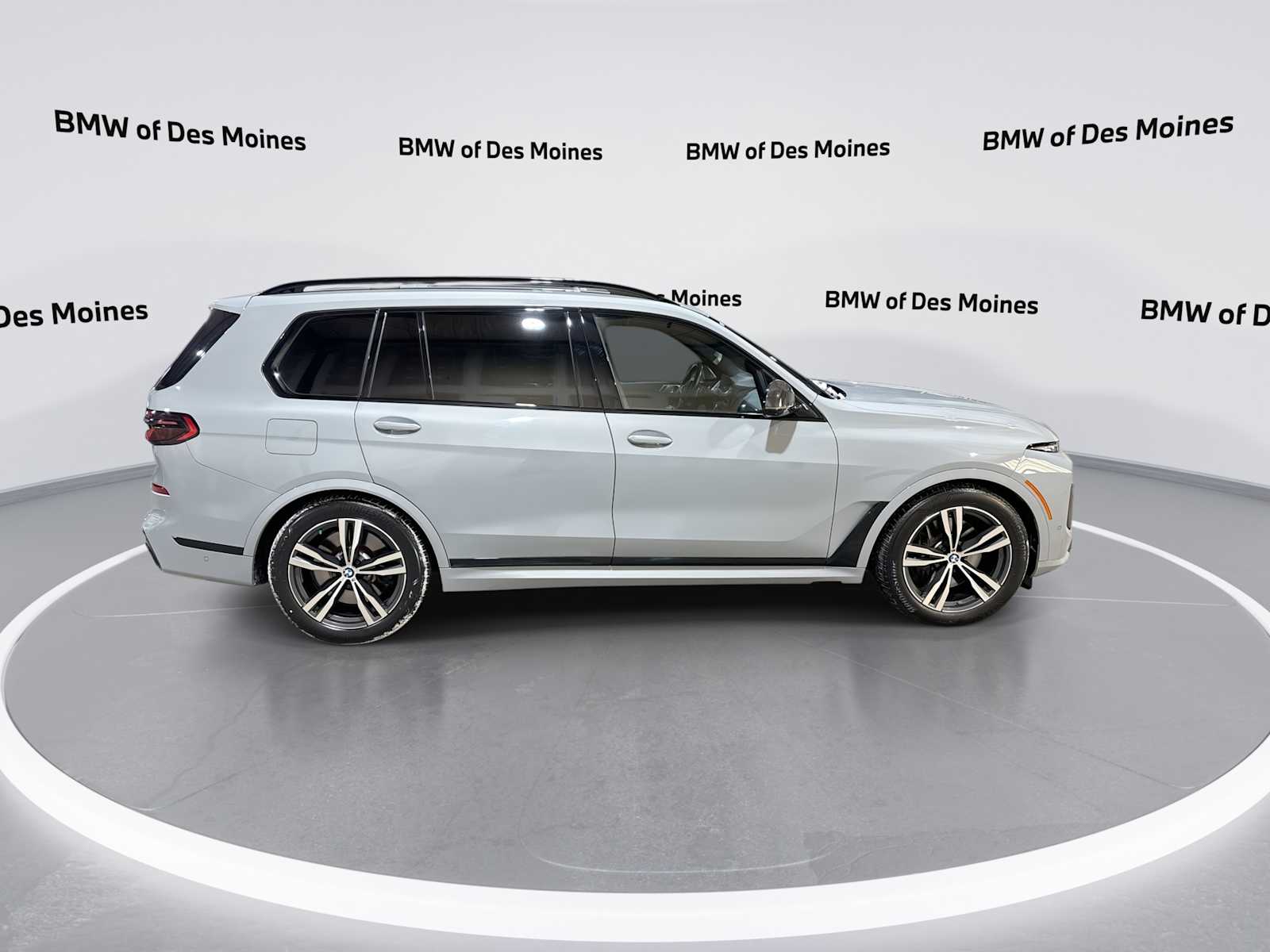 Thumbnail: 2023 BMW X7 - 9