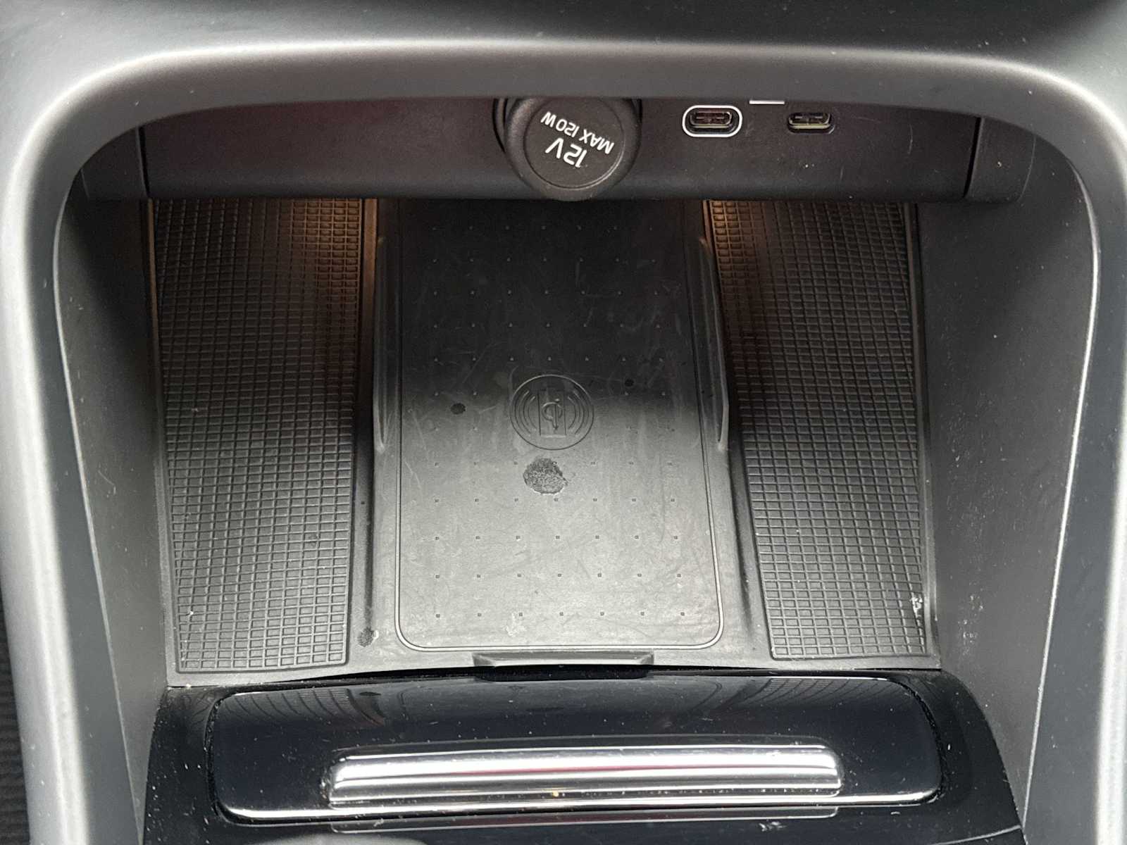 Thumbnail: 2023 Volvo XC40 - 33