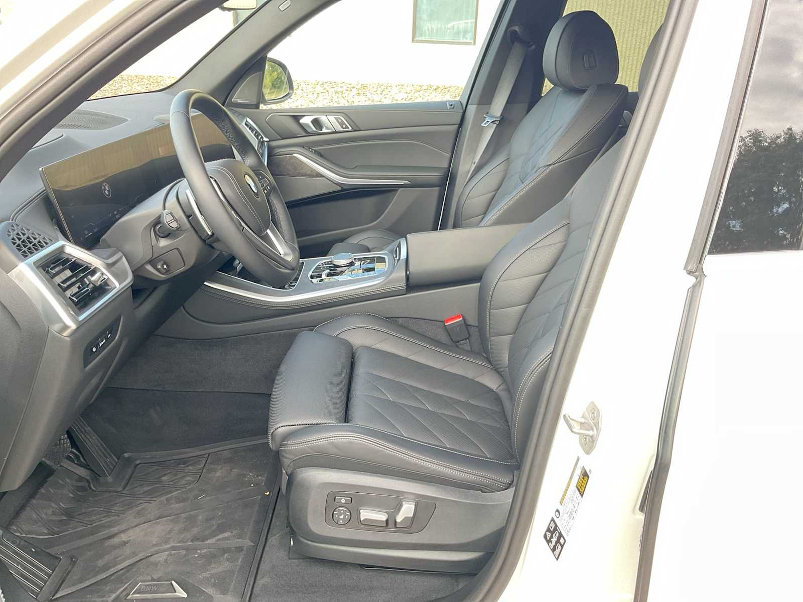 Thumbnail: 2025 BMW X5 - 10