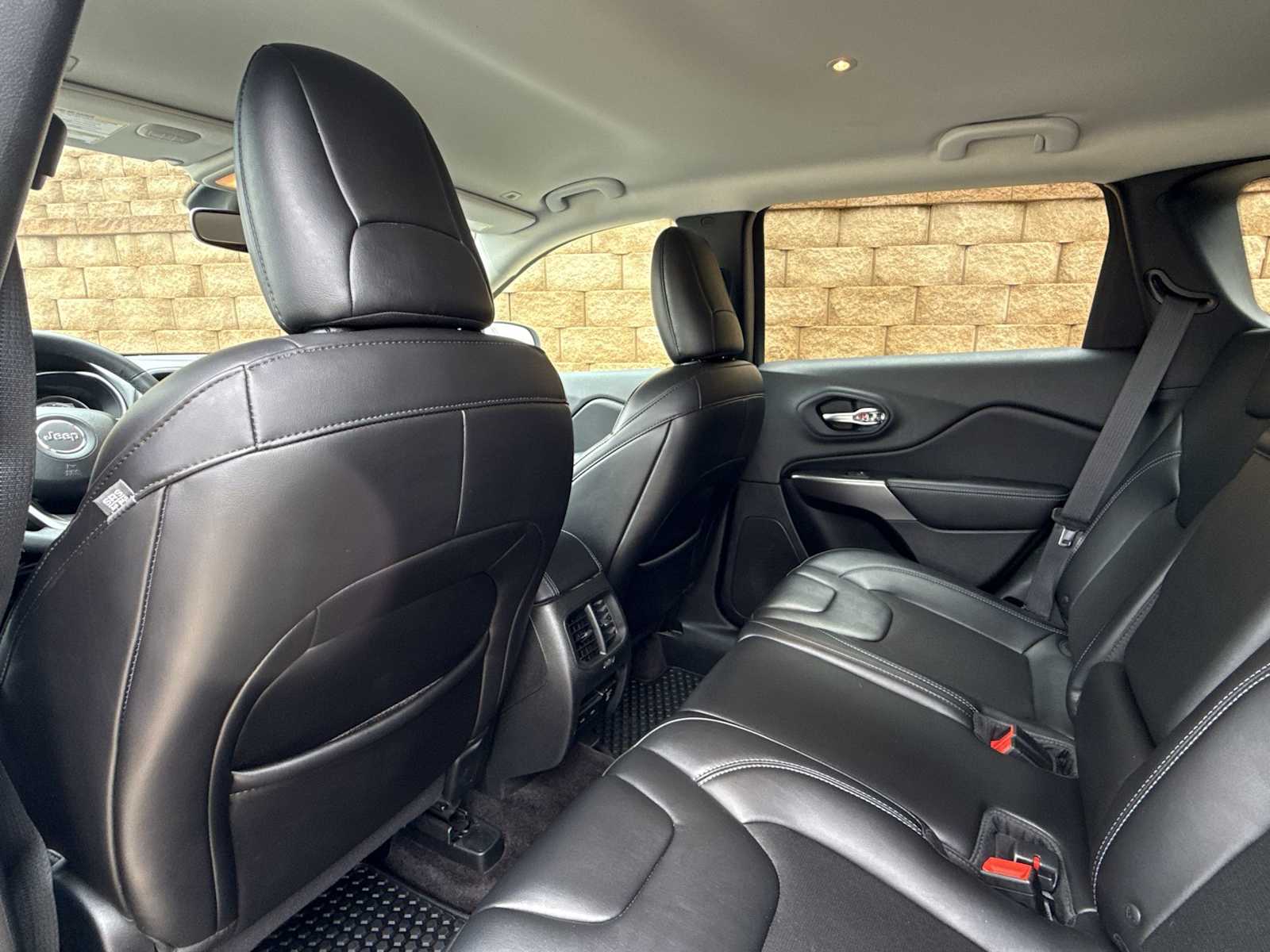 Thumbnail: 2019 Jeep Cherokee - 19