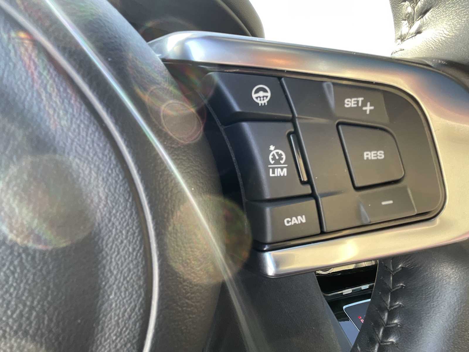 Thumbnail: 2018 Jaguar F-Pace - 24