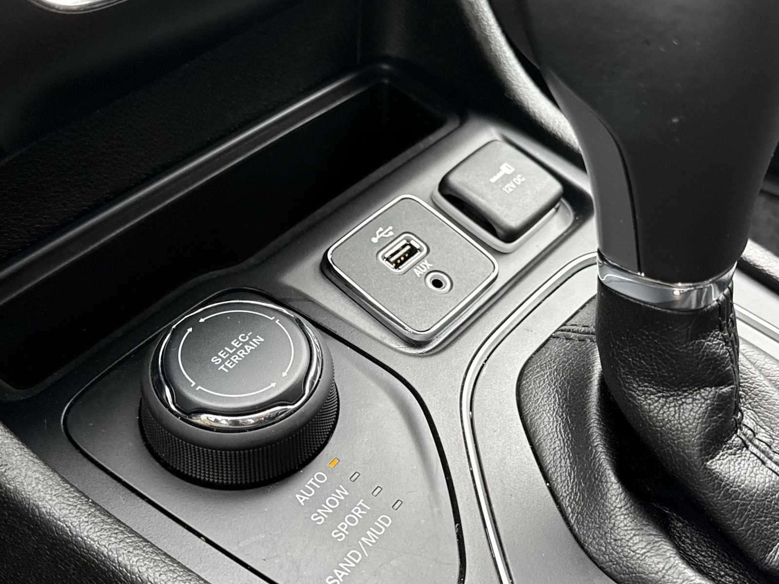 Thumbnail: 2019 Jeep Cherokee - 31