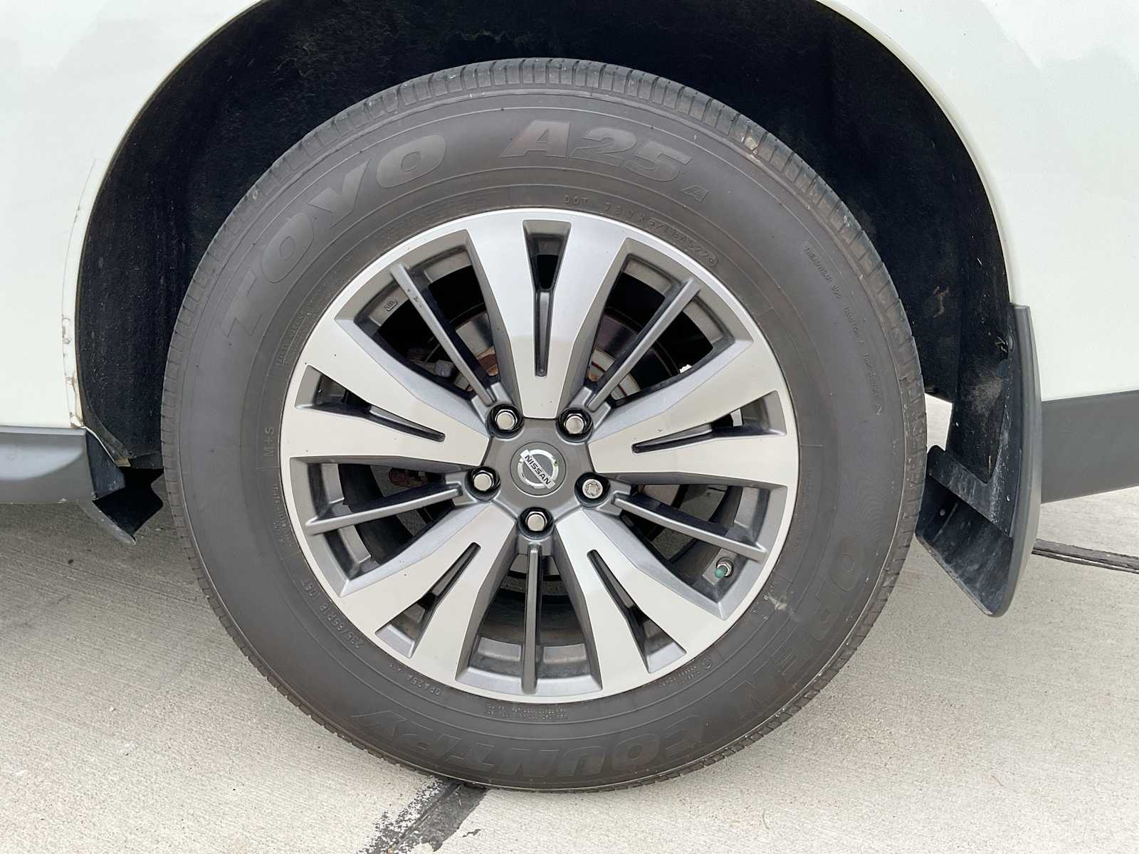 Thumbnail: 2016 Nissan Pathfinder - 13