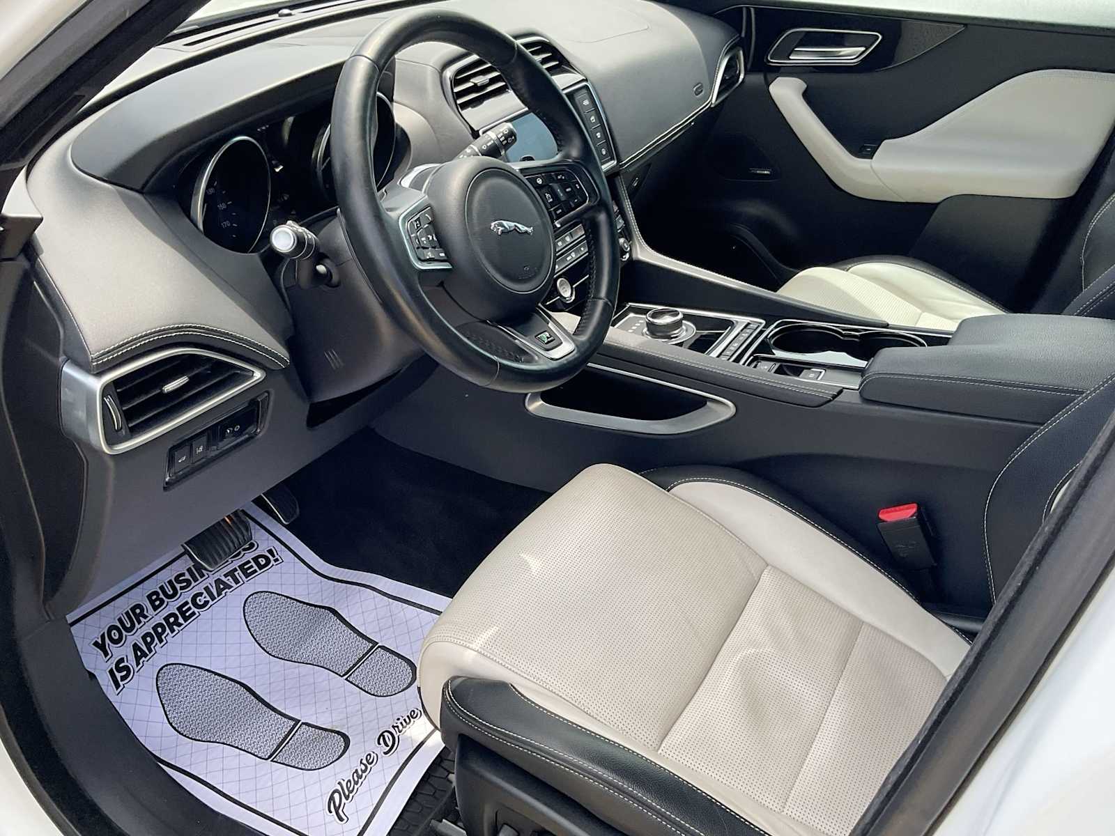 Thumbnail: 2017 Jaguar F-Pace - 10