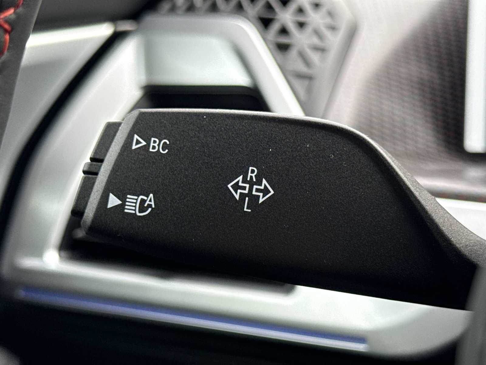 Thumbnail: 2026 BMW XM - 29