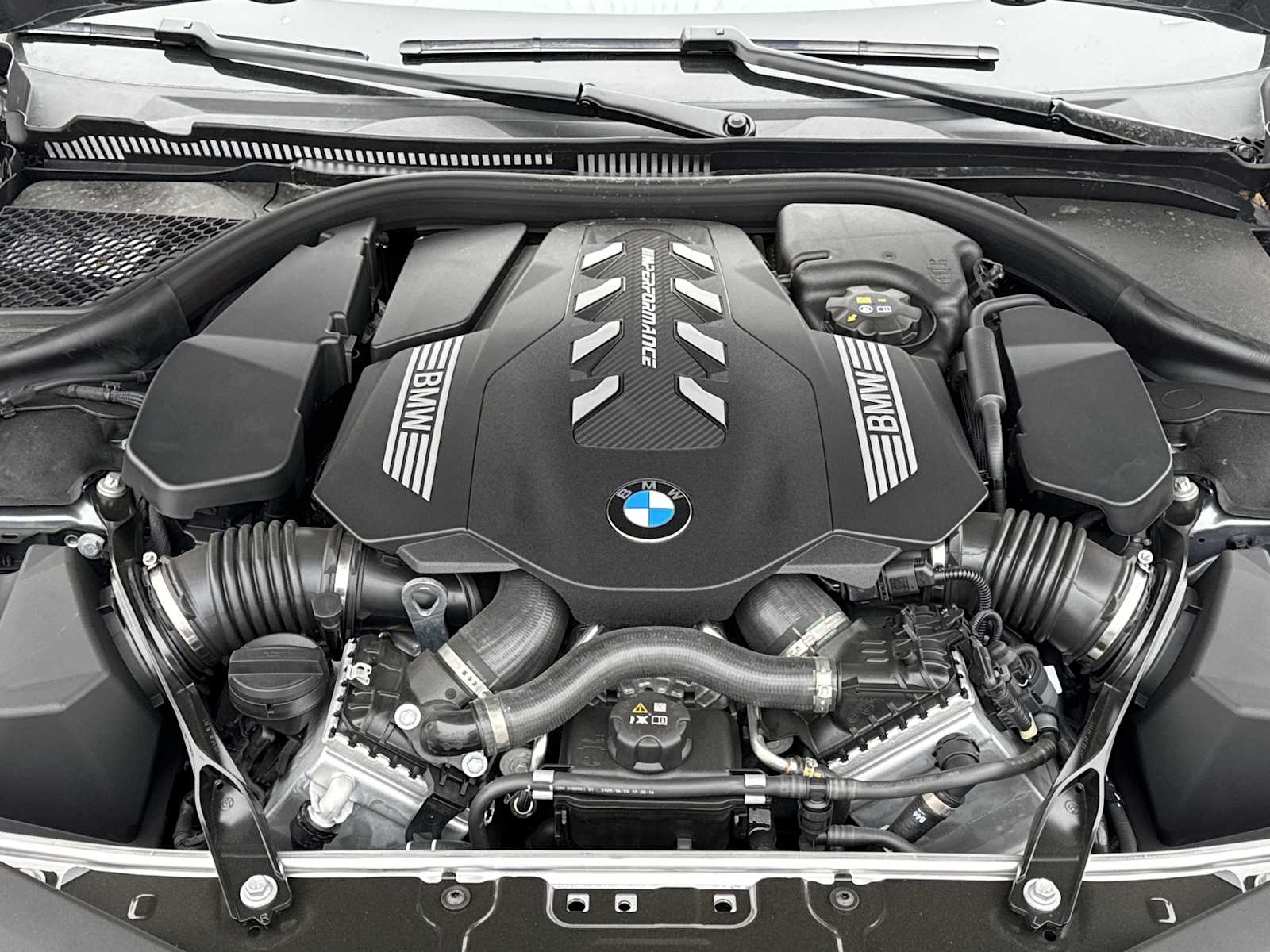 2026 BMW 8 Series M850i - Photo 13