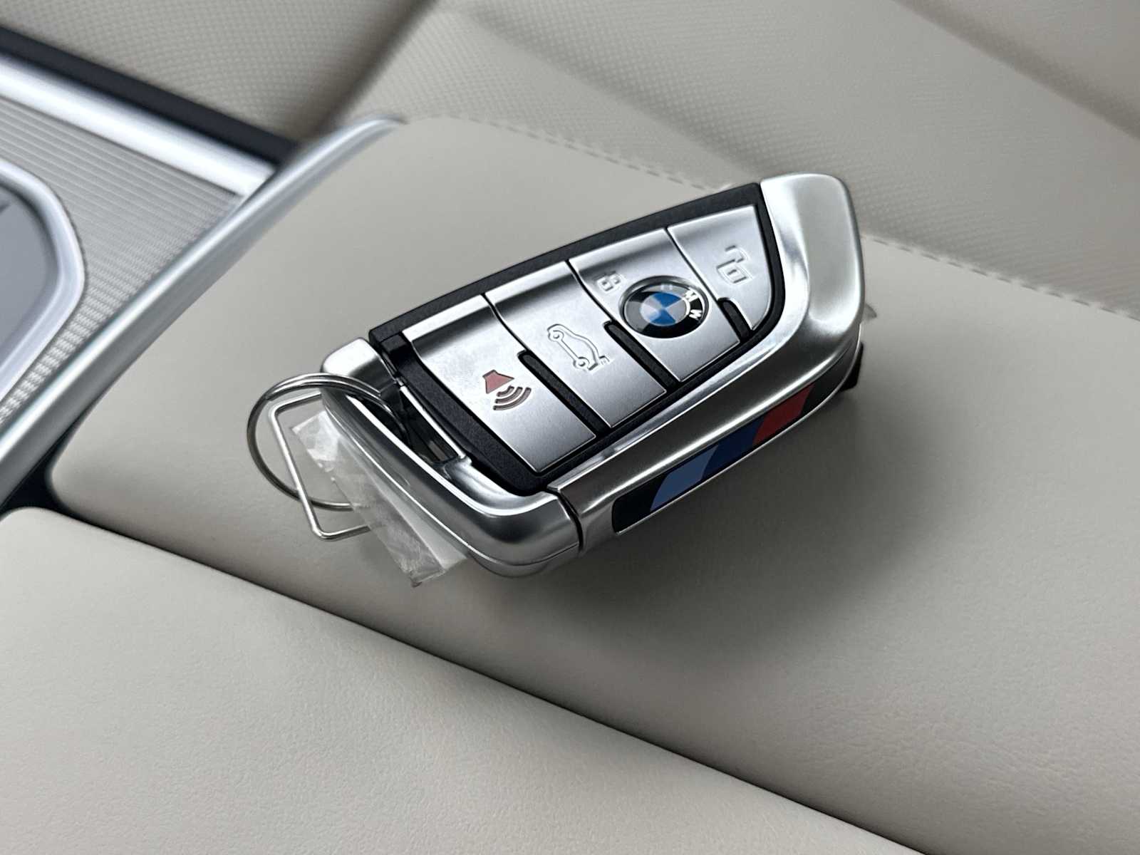 2026 BMW 8 Series M850i - Photo 34